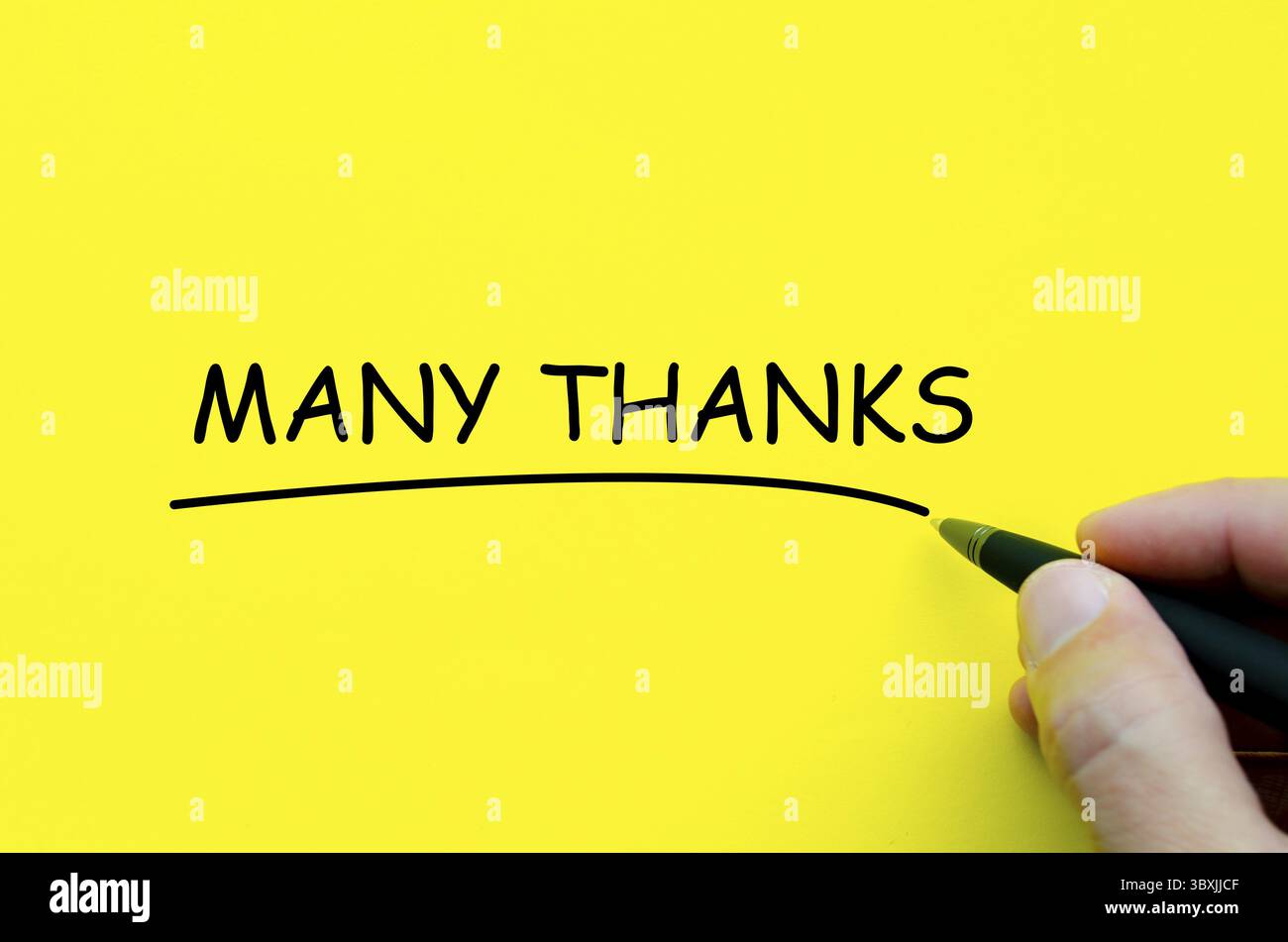 Vista dall'alto della copertina gialla con scrittura a mano testo di ringraziamento Foto Stock