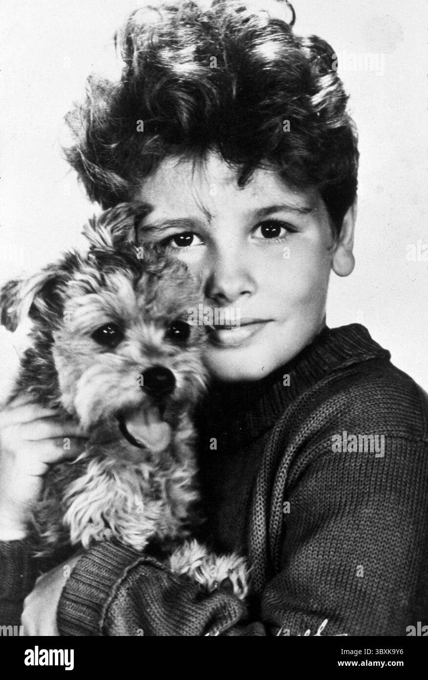 DEAN STOCKWELL (5 marzo 1936 - 7 novembre 2021) che ha iniziato la sua carriera di attore da bambino negli anni '1940 e in seguito ha avuto ruoli chiave in film come "A Long Day's Journey into Night" nel 1962 e "Blue Velvet" nel 1986, mentre ha anche lasciato il suo segno in televisione, in particolare nella serie di fantascienza "Quantum Leap", è morto domenica. Aveva 85 anni. FOTO DEL FILE: L'attore bambino DEAN STOCKWELL in una pubblicità ancora dal film del 1946 ''The Green Years''. (Immagine di credito: © SNAP/Entertainment Pictures/ZUMAPRESS.com) Foto Stock