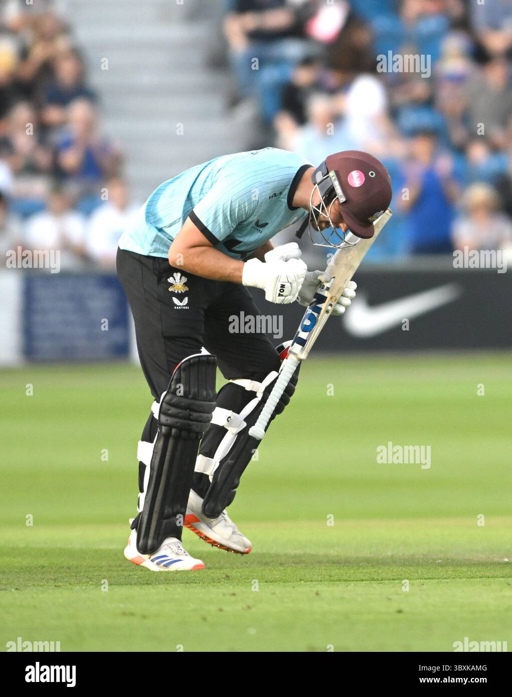 Hove UK 18 luglio 2025 - Will Jacks of Surrey celebra il suo secolo contro i Sussex Sharks durante la partita di cricket T20 Vitality Blast mon Dack /TPI/ Alamy Live News Foto Stock