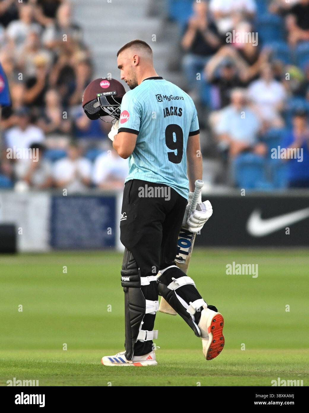 Hove UK 18 luglio 2025 - Will Jacks of Surrey celebra il suo secolo contro i Sussex Sharks durante la partita di cricket T20 Vitality Blast mon Dack /TPI/ Alamy Live News Foto Stock