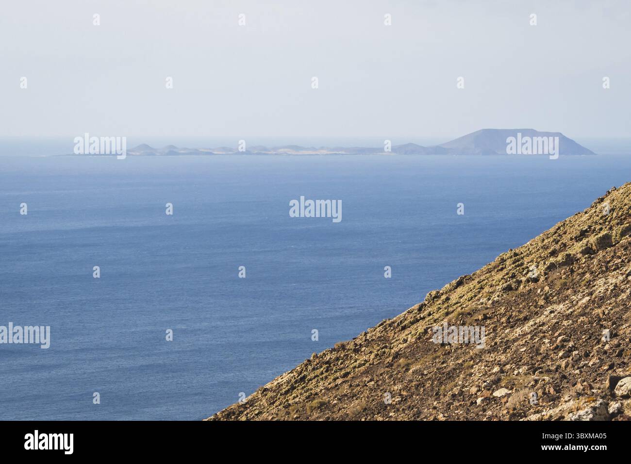 Los Lobos isola dal Montana Roja in Fuerteventura - Isole Canarie Foto Stock