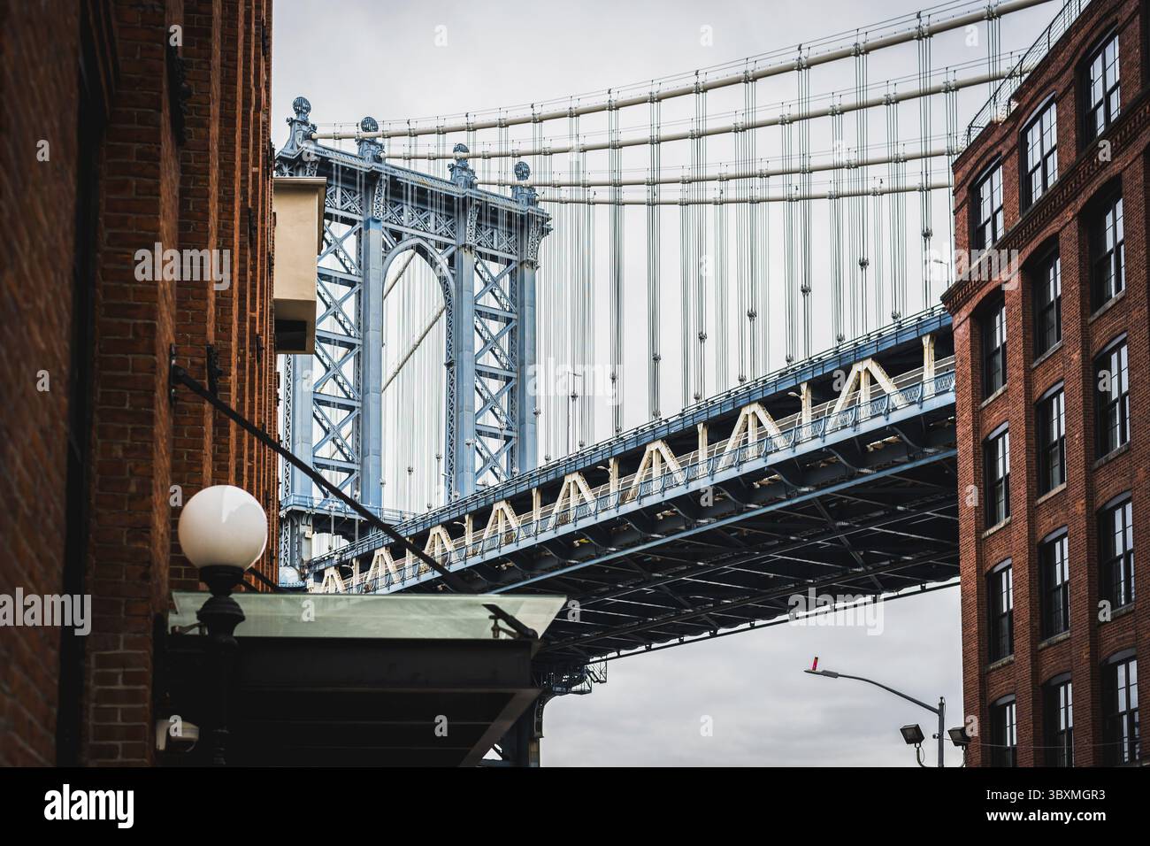 Arte della fotografia di Manhattan Bridge in Dumbo Brooklyn NYC - Paesaggio Foto Stock