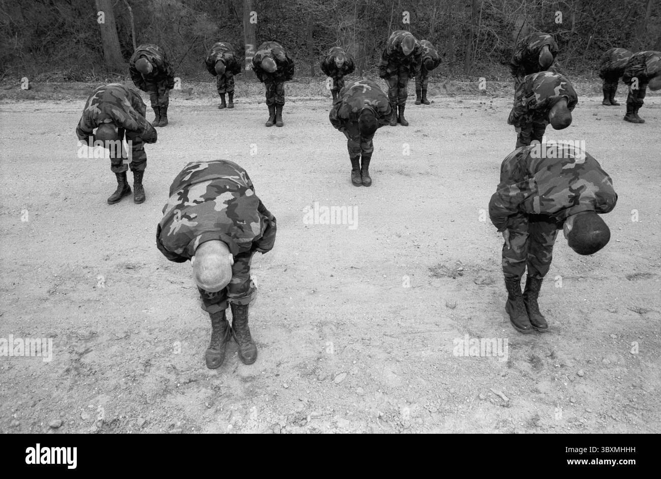 9 settembre 2019: Soldato AMERICANO in corso di formazione di base a ft. Dix, New Jersey, rinfrescati dopo l'accisa restando in piedi e sottoponendoti ad esercizi di stretching. I tirocinanti, una volta laureati, sono inviati per un addestramento supplementare a altre basi, includendo un addestramento di fanteria advenced o altre abilità più specializzate. Foto di Leif SkoogforsZuma (immagine di credito: © Leif SkoogforsZUMA Press Wire) Foto Stock