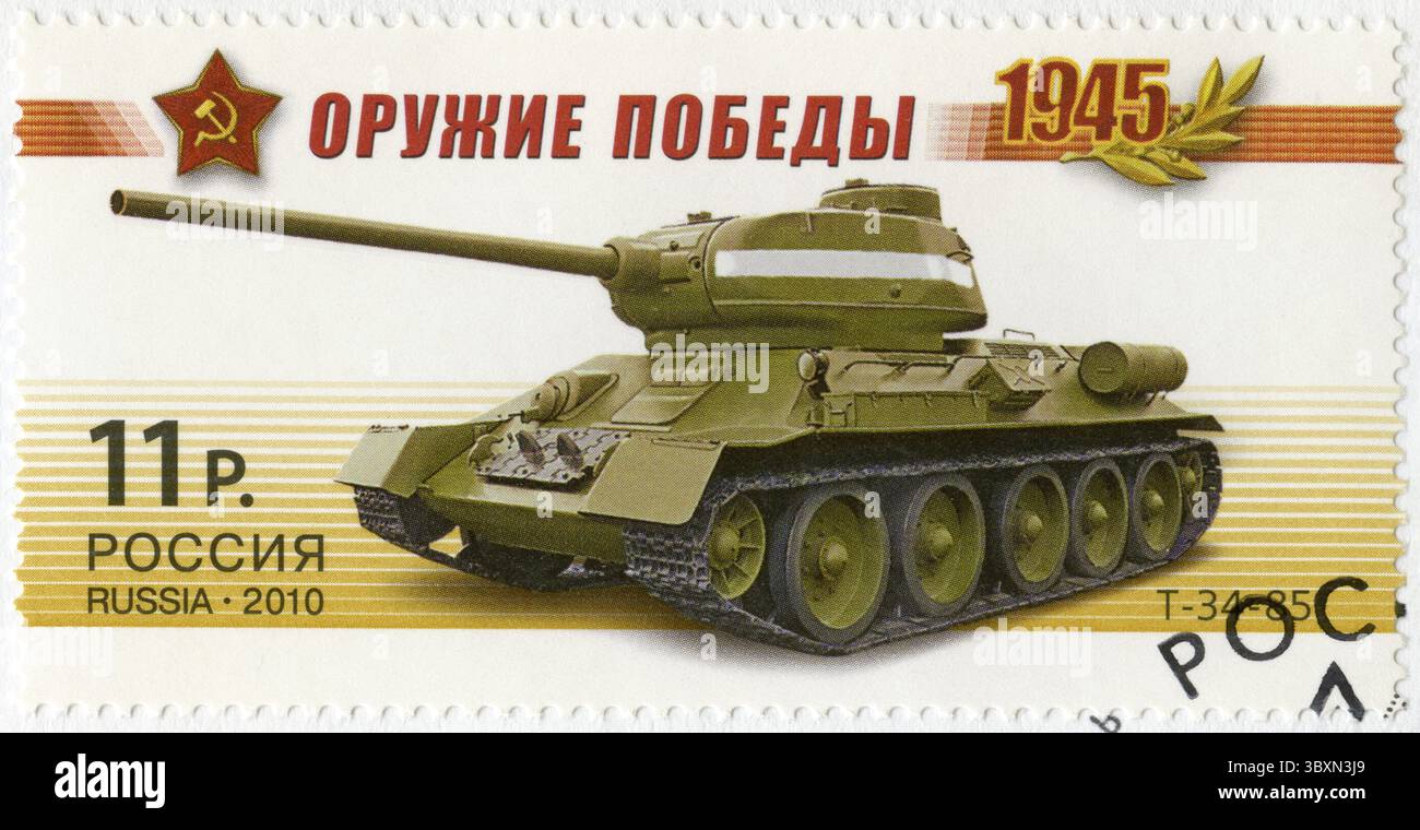 RUSSIA - CIRCA 2010: Un francobollo stampato in Russia mostra il carro medio T-34-85, la serie di armi della Vittoria, carri armati, il 65 ° anniversario della Vittoria nel Foto Stock