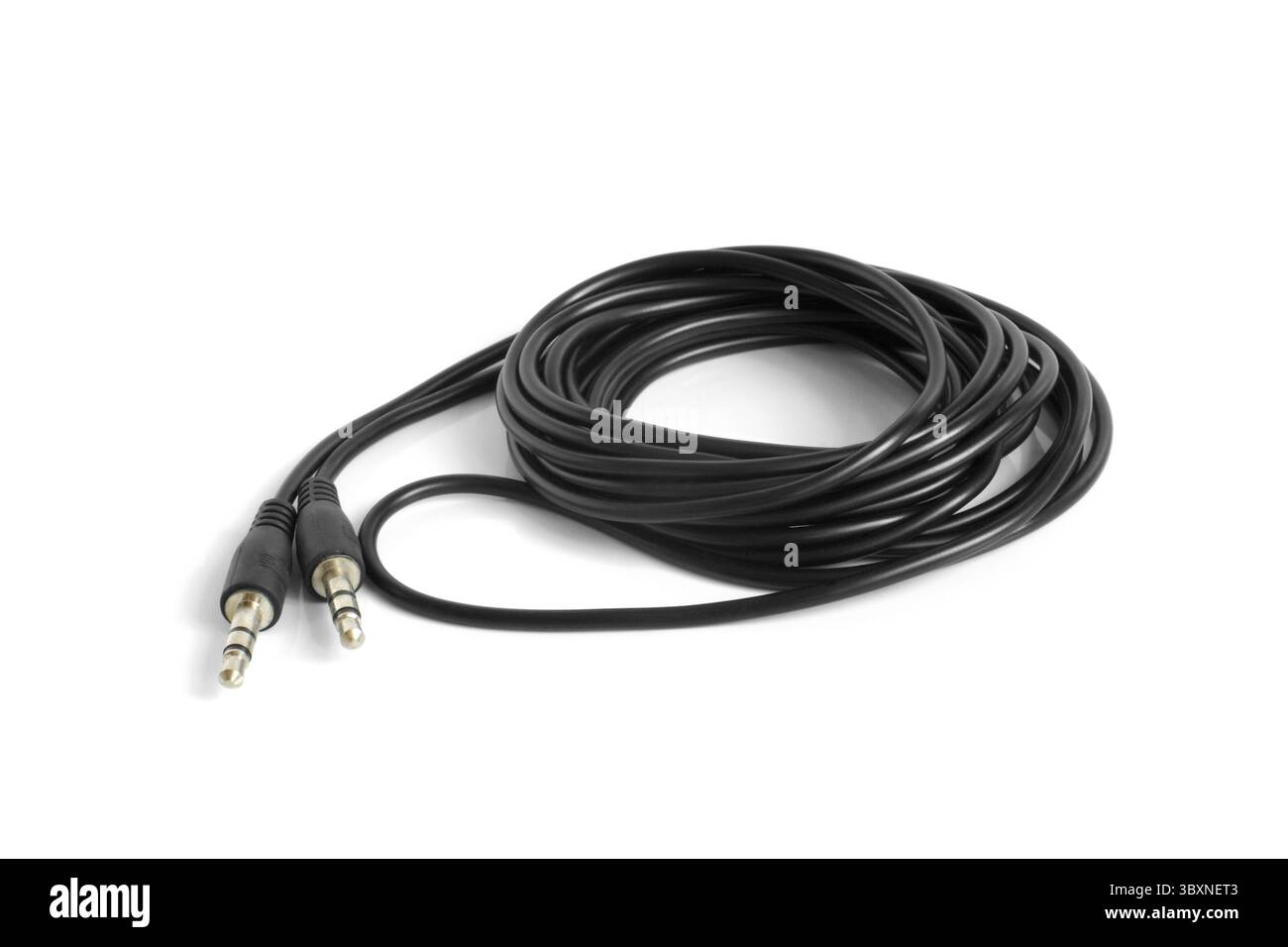 cavo audio stereo mini jack da 3,5 mm su sfondo bianco Foto Stock