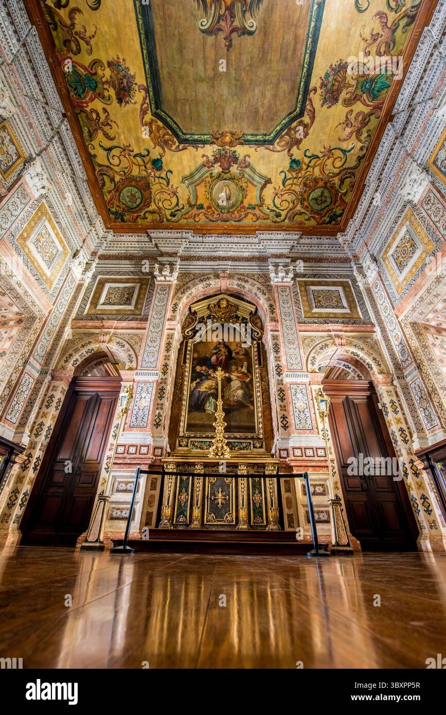 Sacrestia nel Monastero di San Vincenzo fuori le mura o Chiesa e Monastero di Sao Vicente de Fora, Lisbona, Portogallo. Foto Stock