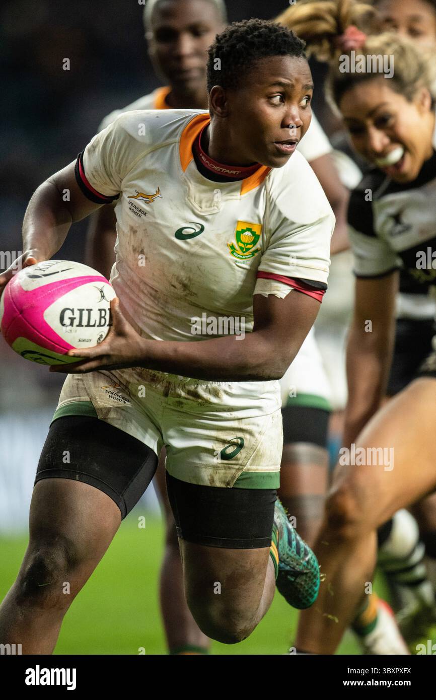 27 novembre 2021, Londra, Regno Unito: Lo springbok Zenay Jordaan in azione durante la partita femminile International Rugby Killik Cup tra Barbarian Women e Springbok Women's XV al Twickenham Stadium. I barbari vinsero la partita con un punteggio finale di 60-5. (Immagine di credito: © Gary Mitchell/SOPA Images via ZUMA Press Wire) Foto Stock