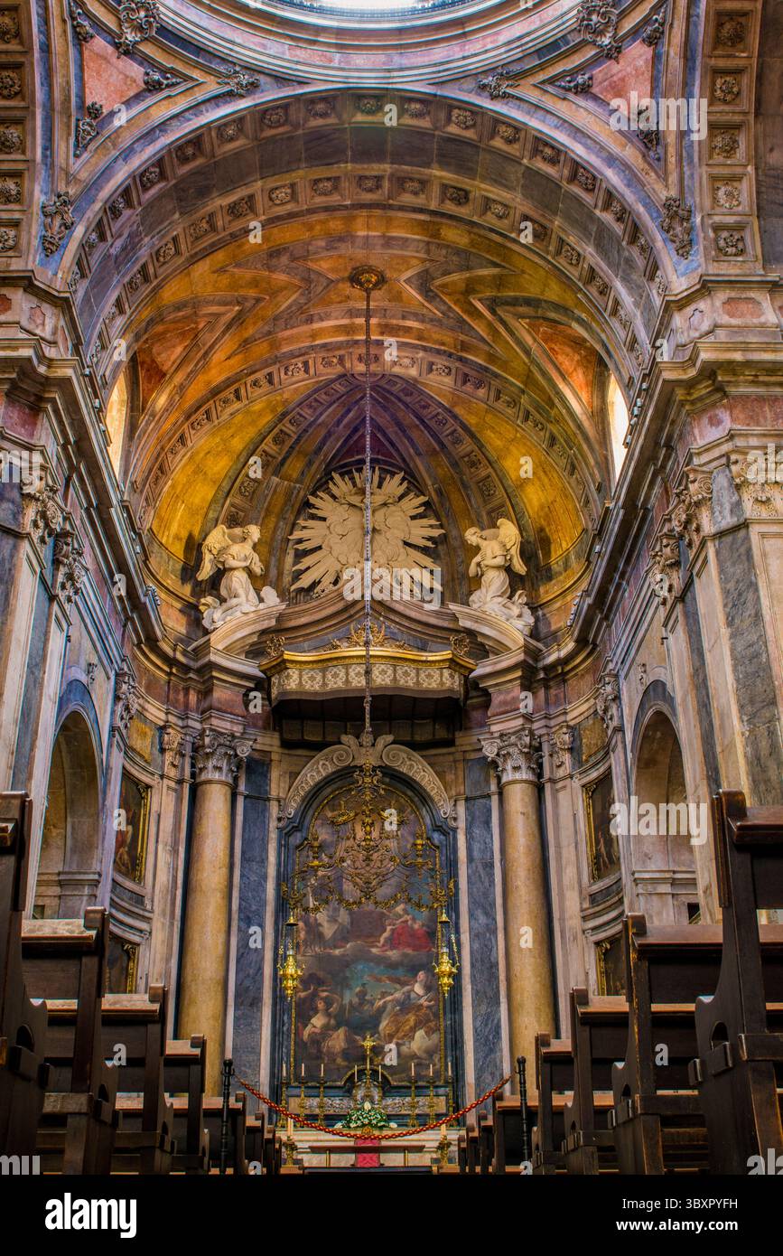 Basilica di Estrela o Basilica reale e Convento del Sacro cuore di Gesù, Lisbona, Portogallo. Foto Stock