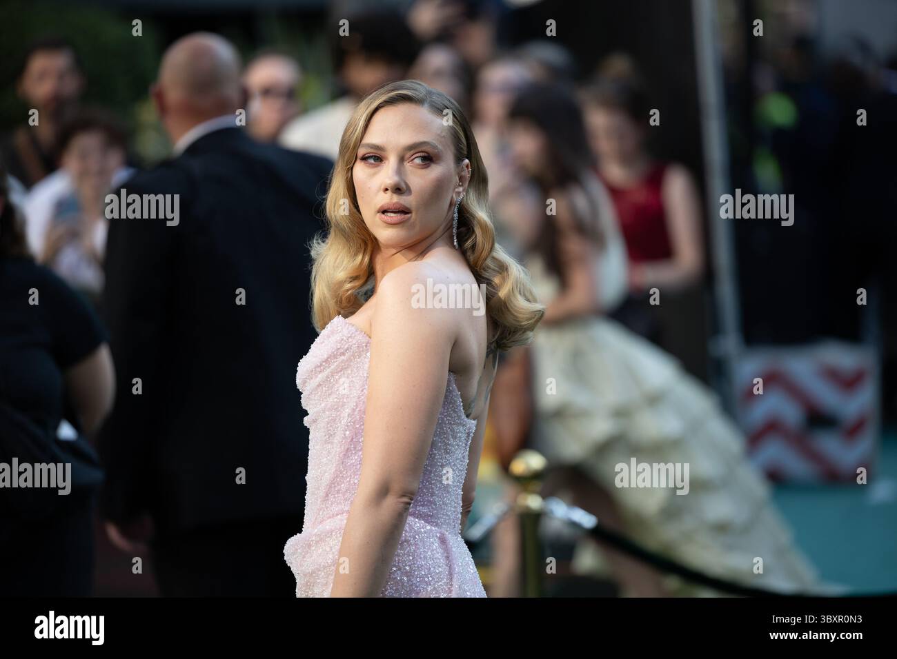 Il cast e gli ospiti partecipano alla Jurassic World Rebirth World Film Premiere con: Scarlett Johansson dove: Londra, Regno Unito quando: 17 giugno 2025 Credit: Phil Lewis/WENN Foto Stock