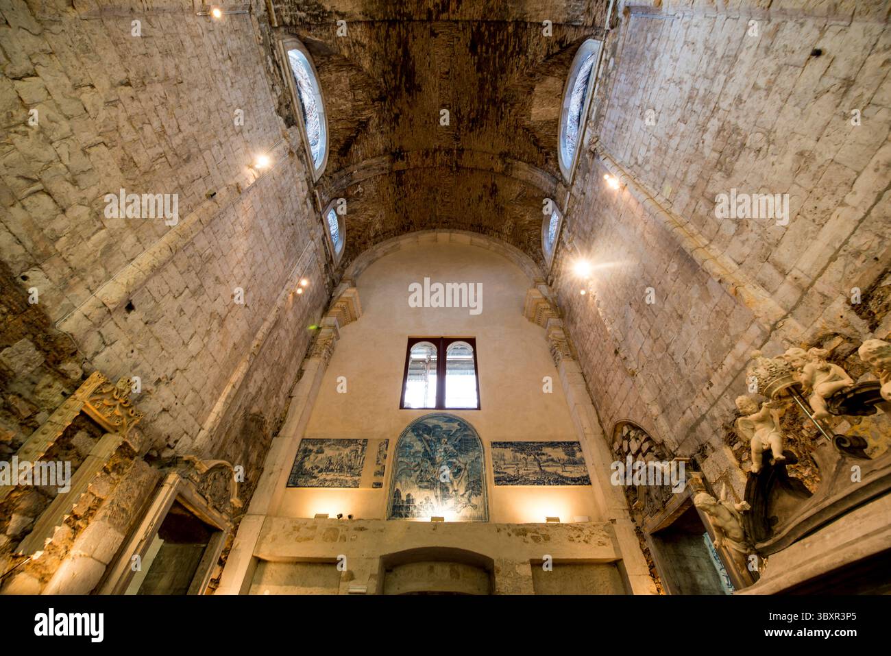 La stanza della tomba della Regina Maria Anna nel Convento di nostra Signora del Carmelo (Chiesa di Santa Maria do Carmo), Bairro alto, Lisbona, Portogallo. Foto Stock