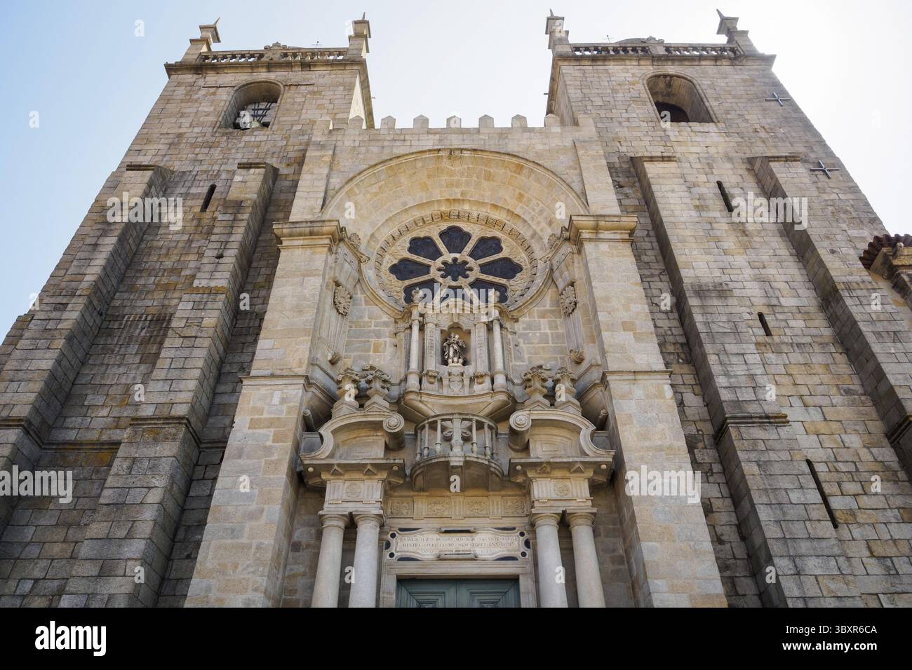 Facciata della cattedrale di Porto, Portogallo Foto Stock