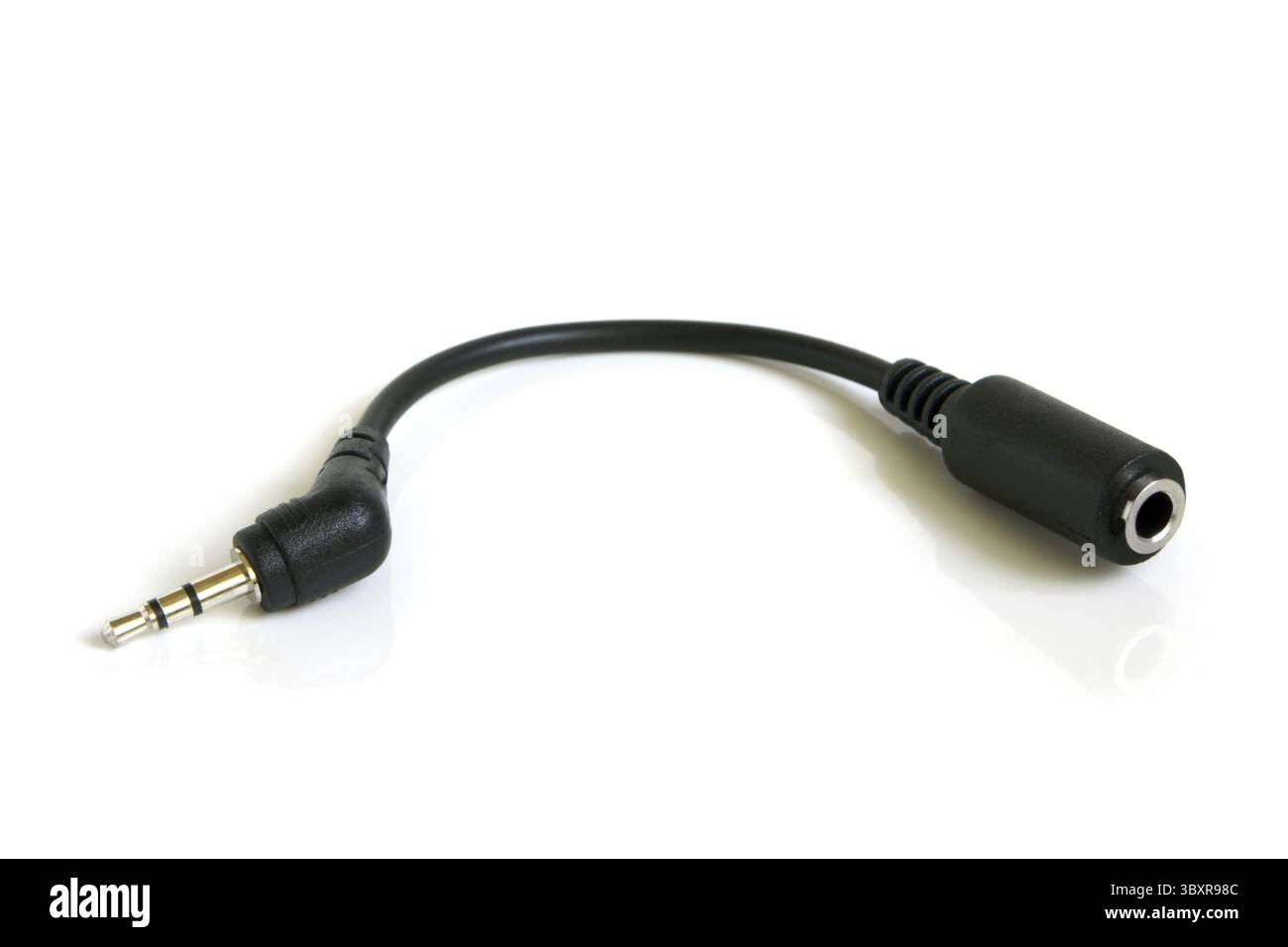 Adattatore da micro-jack a mini-jack su sfondo bianco Foto Stock