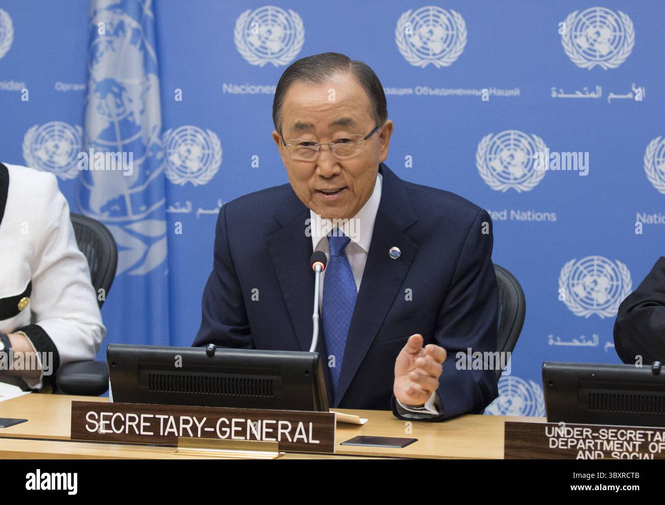 18 settembre 2015 - New York City, NY, Stati Uniti - il Segretario generale Ban Ki-Moon partecipa a un comunicato stampa sul lancio del rapporto GAP 2015 della Millennium Development Goal (MDG) oggi presso la sede delle Nazioni Unite a New York City (Credit Image: © Luiz Rampelotto/ZUMA Press Wire) Foto Stock