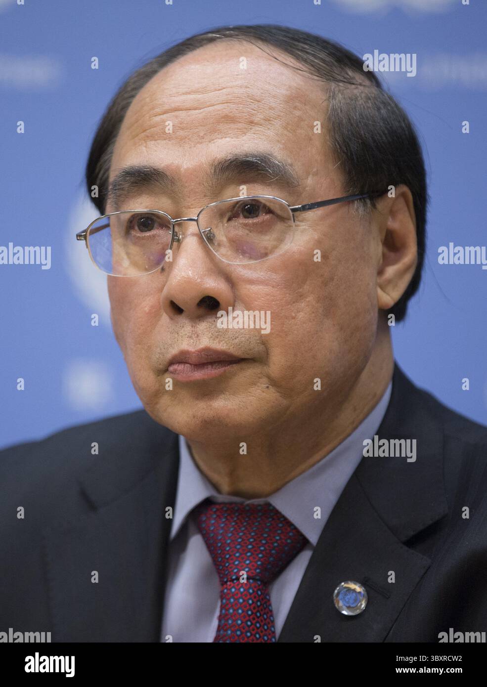 18 settembre 2015 - New York City, NY, Stati Uniti - Sottosegretario generale per gli affari economici e sociali, Wu Hongbo partecipa a un comunicato stampa sul lancio del Millennium Development Goal (MDG) Gap Task Force Report 2015 oggi presso la sede delle Nazioni Unite a New York City (immagine di credito: © Luiz Rampelotto/ZUMA Press Wire) Foto Stock