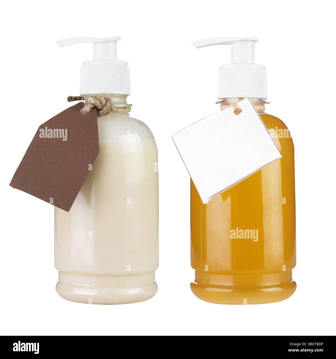 Due bottiglie di plastica della cura del corpo e prodotti di bellezza con etichetta isolati su sfondo bianco Foto Stock
