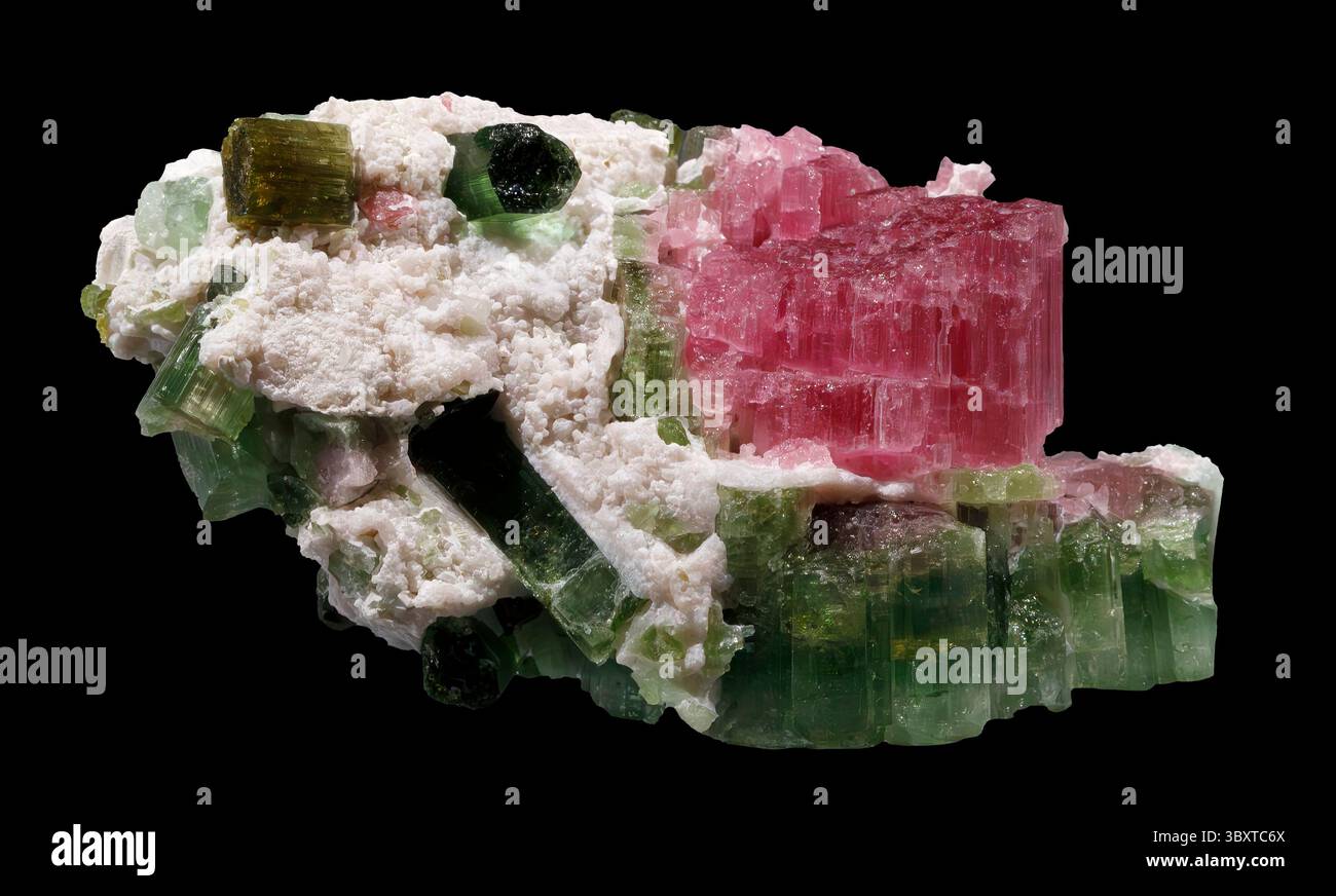 Tormalina multicolore (rubellite e verdelite) con albite, miniera di Cruzeiro, Minas Gerais, Brasile Foto Stock