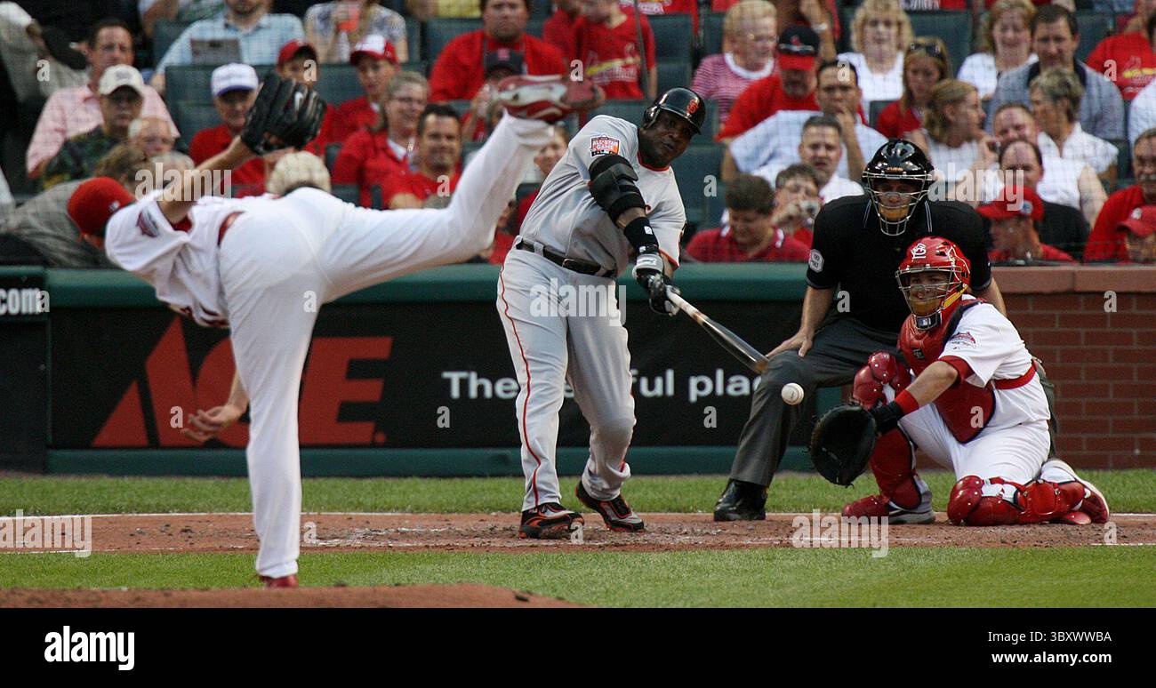 7 luglio 2007 - Stati Uniti - il Barry Bonds di San Francisco oscilla e manca un campo di Braden Looper (a sinistra) nel suo quarto inning at-bat durante una partita tra i St. Louis Cardinals e i San Francisco Giants al Busch Stadium di St. Louis, Missouri, 7 luglio 2007. Sulla destra ci sono il ricevitore dei Cardinals Yadier Molina e l'arbitro Andy Fletcher. (Chris Lee/St Louis Post-Dispatch/MCT) (immagine di credito: © Chris Lee/St Louis Post-Dispatch tramite ZUMA Press Wire) Foto Stock
