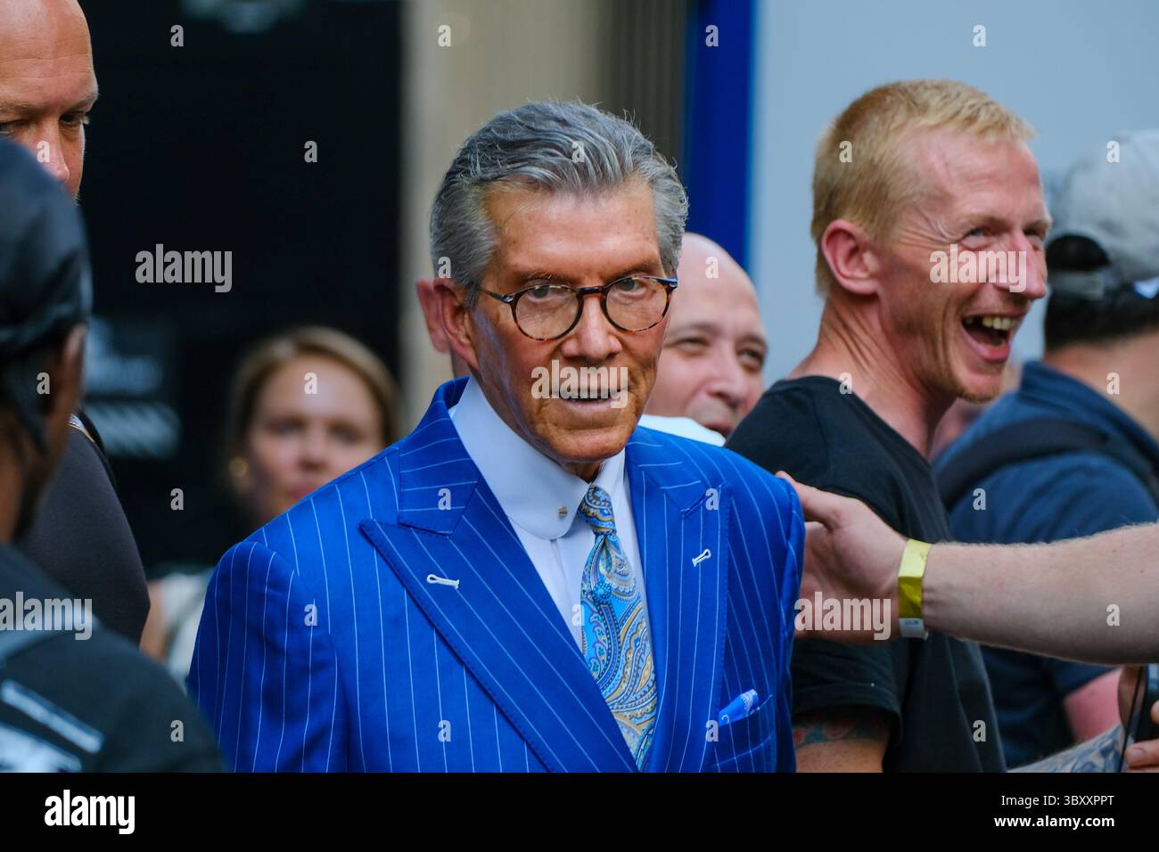 Londra, Regno Unito. 18 luglio 2025. L'annunciatore Michael buffer lascia il locale. I pugili Oleksandr Usyk e Daniel Dubois pesano al Boxpark Wembley davanti al loro indiscusso scontro titolato di sabato. I due pesi massimi si incontrano per la seconda volta per una rivincita al Wembley Stadium, con Dubois che arriva a 243 Ibs e Usyk a 227 kg Credito: Fotografia dell'undicesima ora/Alamy Live News Foto Stock