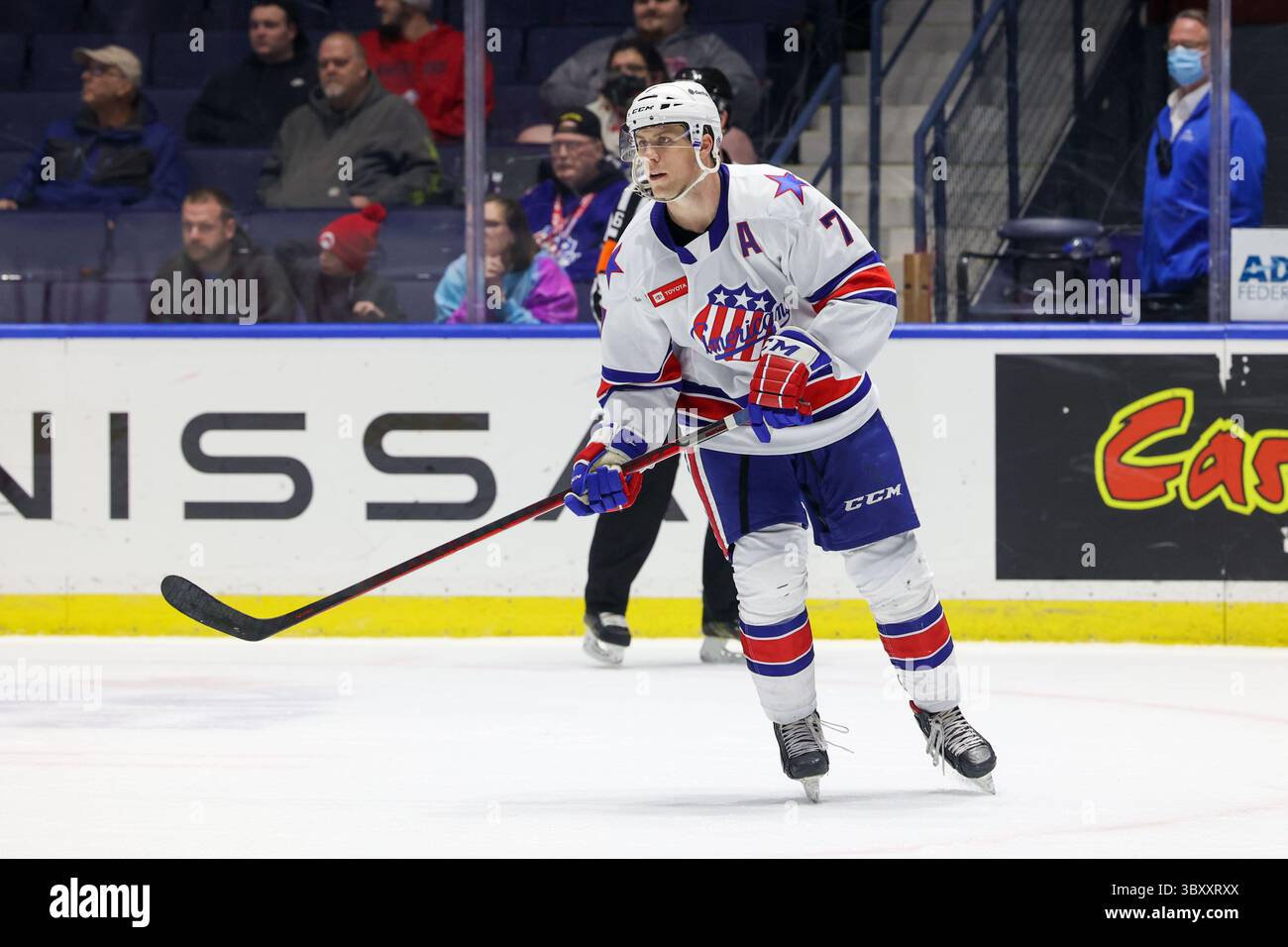 10 dicembre 2021: Il difensore dei Rochester Americans Ethan Prow (7) pattina a Rochester termina nel terzo periodo contro il Laval Rocket. I Rochester Americans ospitarono i Laval Rocket in una partita della American Hockey League alla Blue Cross Arena di Rochester, New York. (Jonathan Tenca/CSM)(immagine di credito: &Copy; Jonathan Tenca/CSM tramite filo ZUMA) Foto Stock