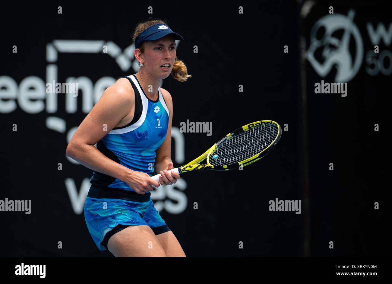 12 gennaio 2022, SYDNEY, AUSTRALIA: Il Belgio Elise Mertens in azione durante il secondo round del torneo di tennis Sydney Tennis Classic WTA 500 2022 contro la Russia Daria Kasatkina (Credit Image: © Rob Prange/AFP7 via ZUMA Press Wire) Foto Stock