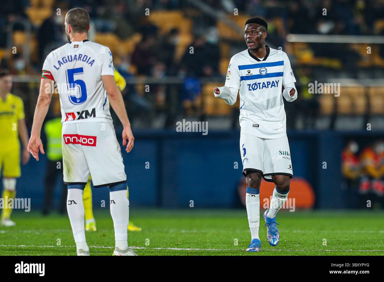 21 dicembre 2021, VILARREAL, CASTELLON, SPAGNA: Gesti di Mamadou Loum degli Alaves durante la partita di Santander League tra Villareal CF e Deportivo Alaves allo Stadio ceramica il 21 dicembre 2021, a Valencia, Spagna. (Immagine di credito: © Ivan Terron/AFP7 via ZUMA Press Wire) Foto Stock