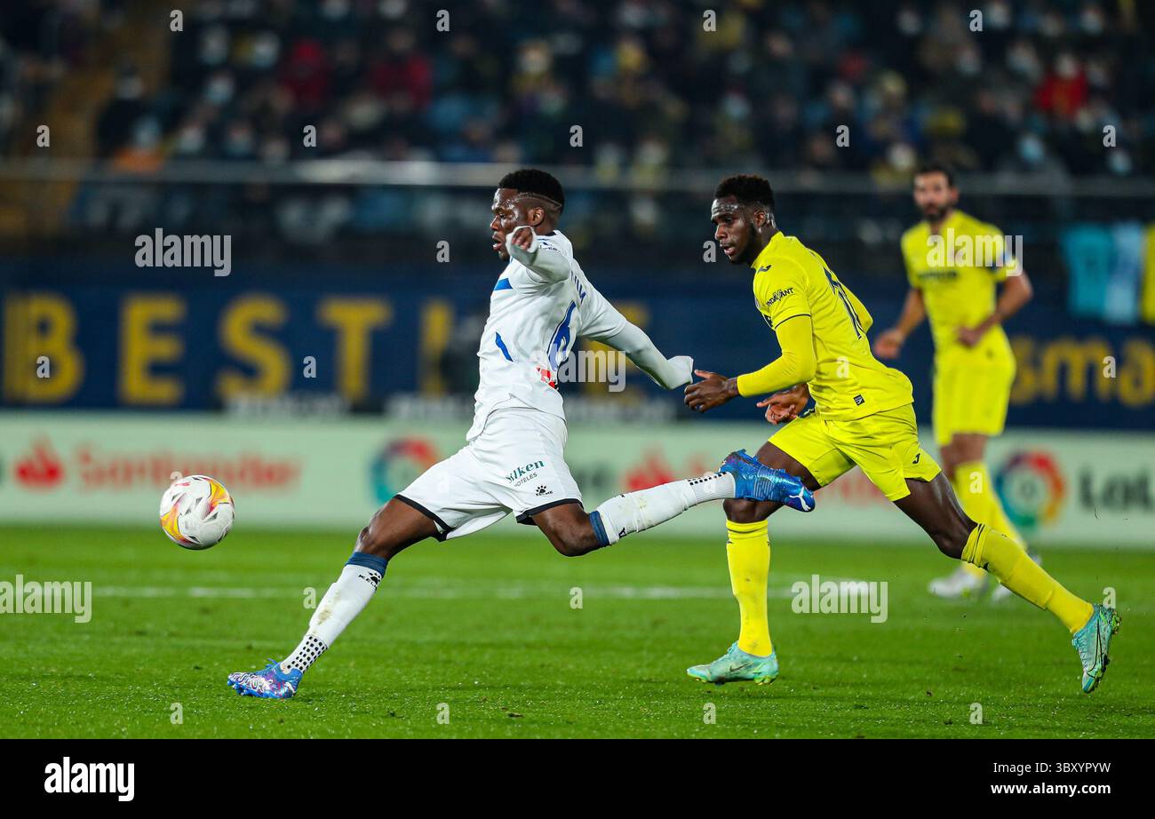 21 dicembre 2021, VILARREAL, CASTELLON, SPAGNA: Mamadou Loum di Alaves in azione durante la partita di Santander League tra Villareal CF e Deportivo Alaves allo Stadio ceramica il 21 dicembre 2021, a Valencia, Spagna. (Immagine di credito: © Ivan Terron/AFP7 via ZUMA Press Wire) Foto Stock