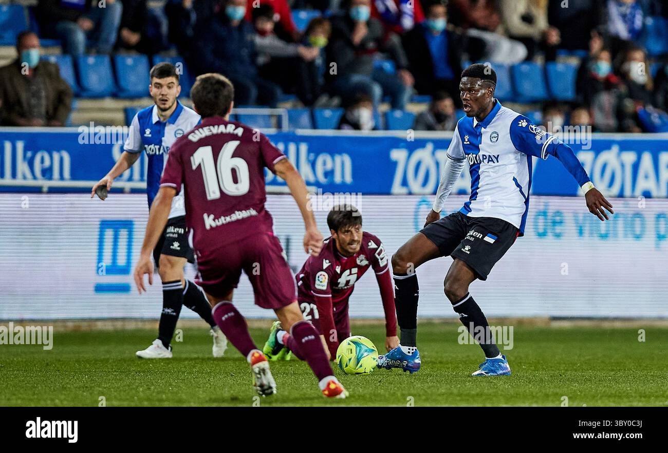 2 gennaio 2022, VITORIA, VIZCAYA, SPAGNA: Mamadou Loum del Deportivo Alaves durante il campionato spagnolo, la Liga Santander, partita di calcio giocata tra il Deportivo Alaves e il Real Sociedad allo stadio Mendizorroza il 2 gennaio 2022 a Vitoria, Spagna. (Immagine di credito: © Inigo Larreina/AFP7 tramite ZUMA Press Wire) Foto Stock