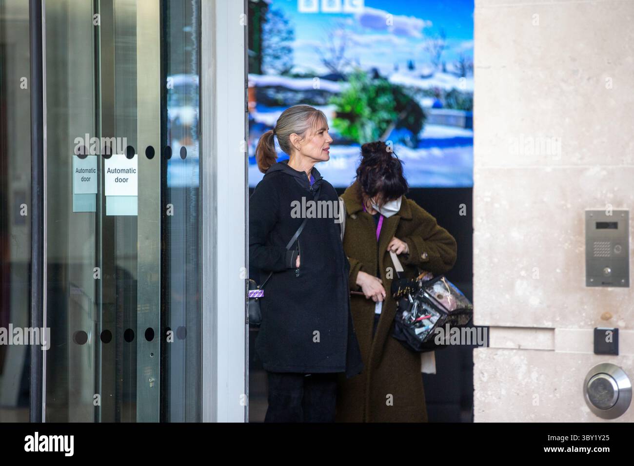 9 gennaio 2022, Londra, Inghilterra, Regno Unito: ELIZABETH MCGOVERN viene vista alla BBC dopo essere apparsa nello show Sunday Morning. (Immagine di credito: © Tayfun Salci/ZUMA Press Wire) Foto Stock