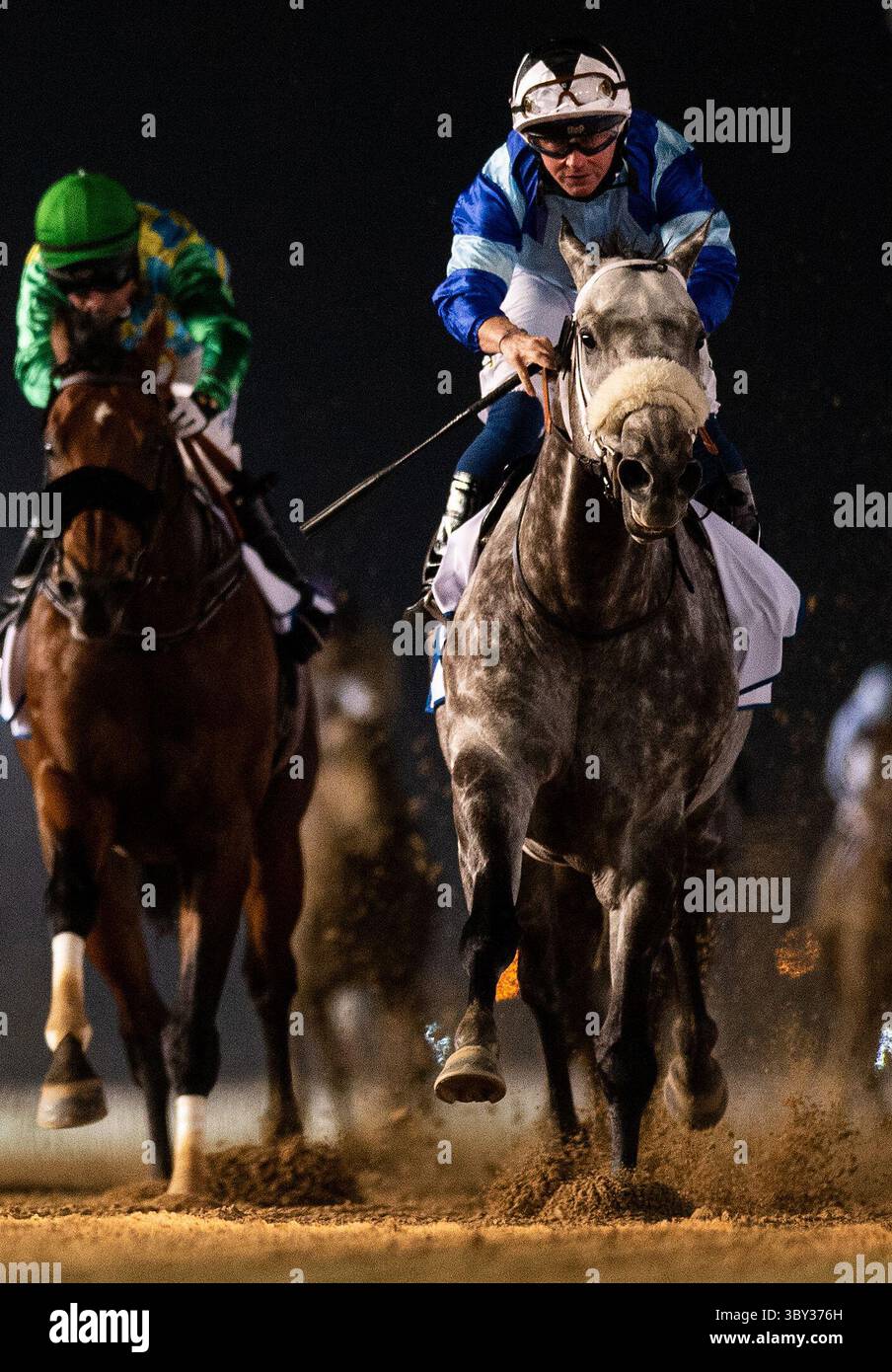 14 gennaio 2022, Dubai, ARE: GOLDEN GOAL con il fantino SAM HITCHCOTT vince il gruppo 2 al Maktoum Challenge Round 1 su 1600 m (8 furlongs) all'ippodromo Meydan di Dubai, Emirati Arabi Uniti, 14 gennaio 2022. (Immagine di credito: © Martin Dokoupil/ZUMA Press Wire) Foto Stock
