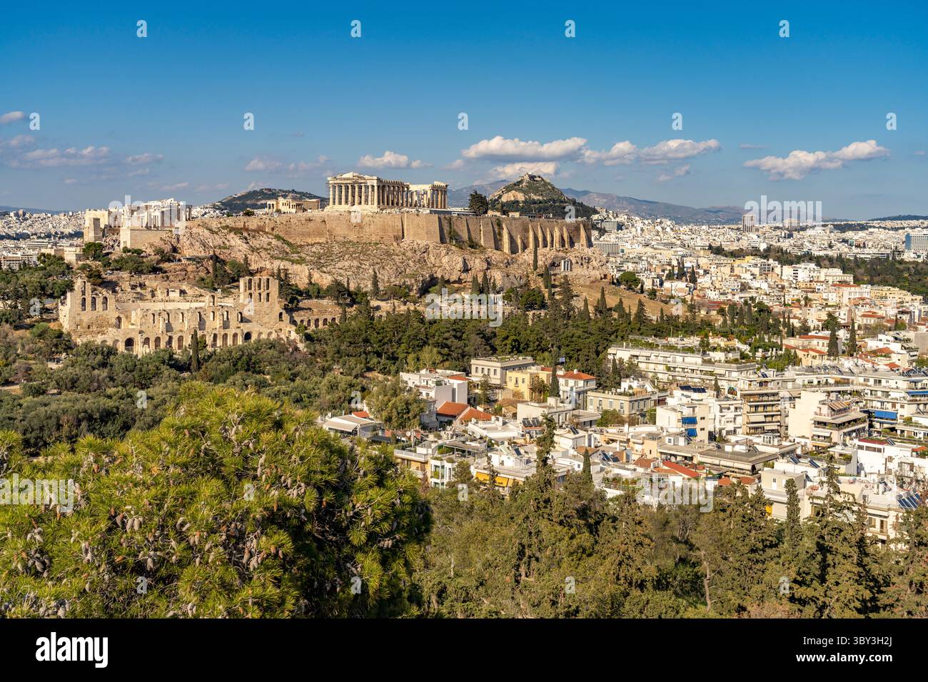 Vista dal Colle di Filopappo dell'Acropoli nella capitale greca Atene, Grecia Foto Stock
