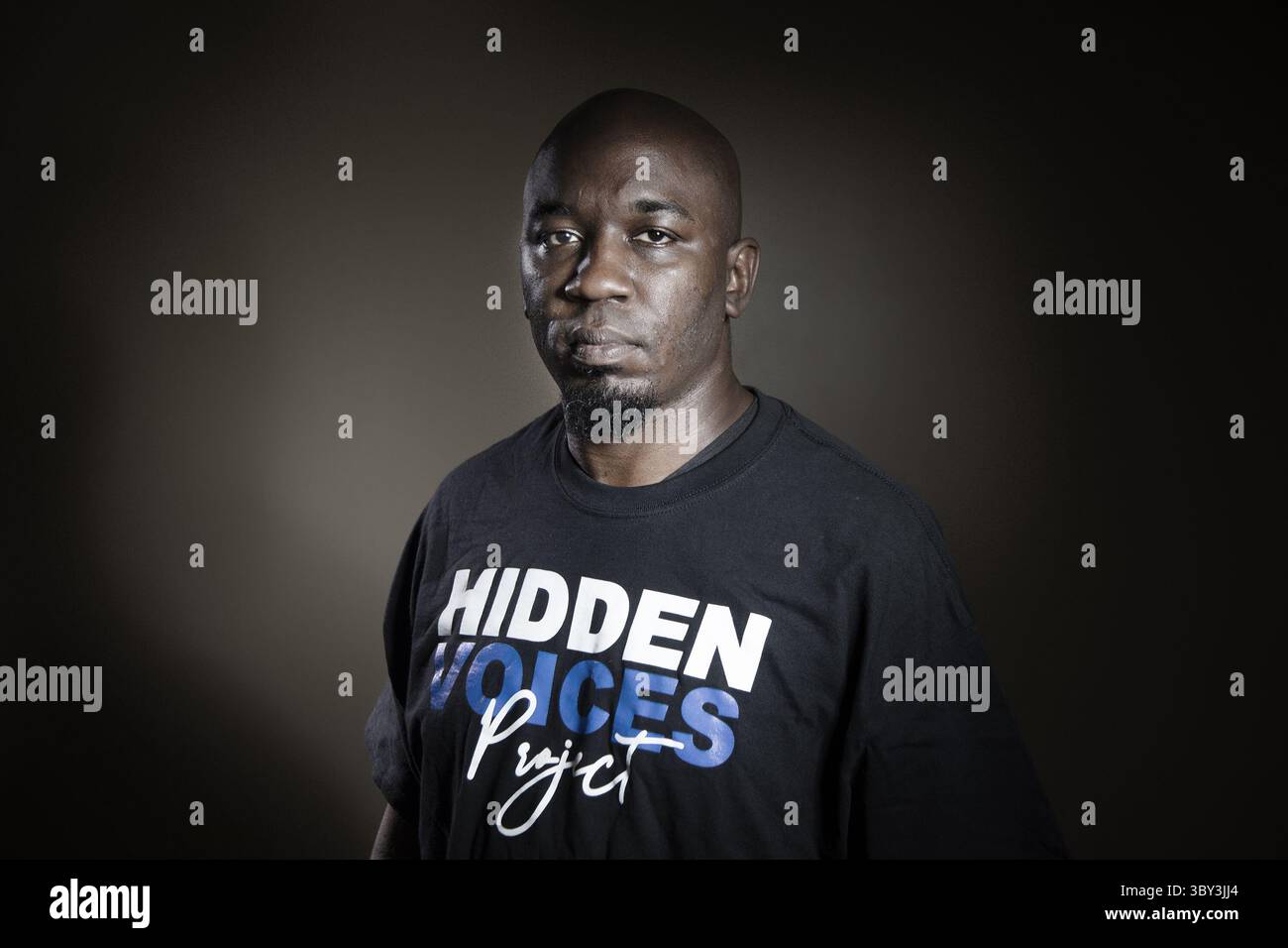 4 ottobre 2021, Tampa, Florida, Stati Uniti: Chez-Armand Blackwell, 39, conosce in prima persona gli effetti dell'isolamento. Ha trascorso 12 anni in isolamento nella prigione di stato della Florida a Raiford mentre scontava la pena per furto. Ora è il coordinatore del progetto Hidden Voices. (Immagine di credito: © John Pendygraft/Tampa Bay Times/TNS via ZUMA Press Wire) Foto Stock