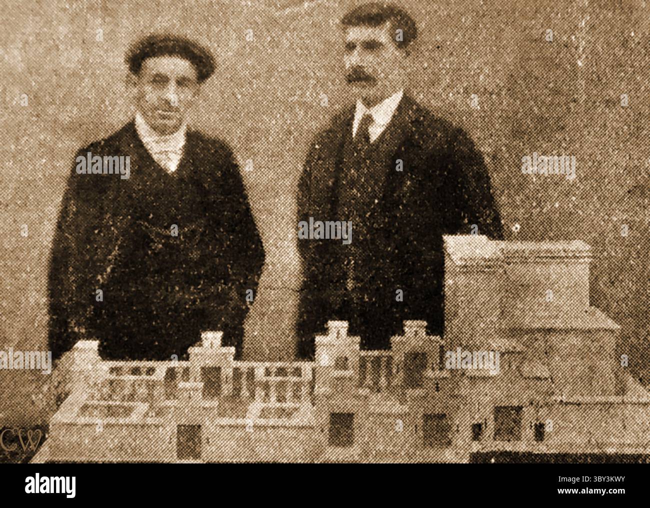 Un'immagine di stampa del 1915 di un modello in scala del Tempio di Erode realizzato da 2 membri del C e M S e mostrato a Consett, Regno Unito ------------------------ תמונה לעיתונות משנת 1915 של דגם מוקטן של מקדש הורדוס, שנבנה על ידי שני חברים ב-CEMS והוצג בקונסט, בריטניה. Foto Stock