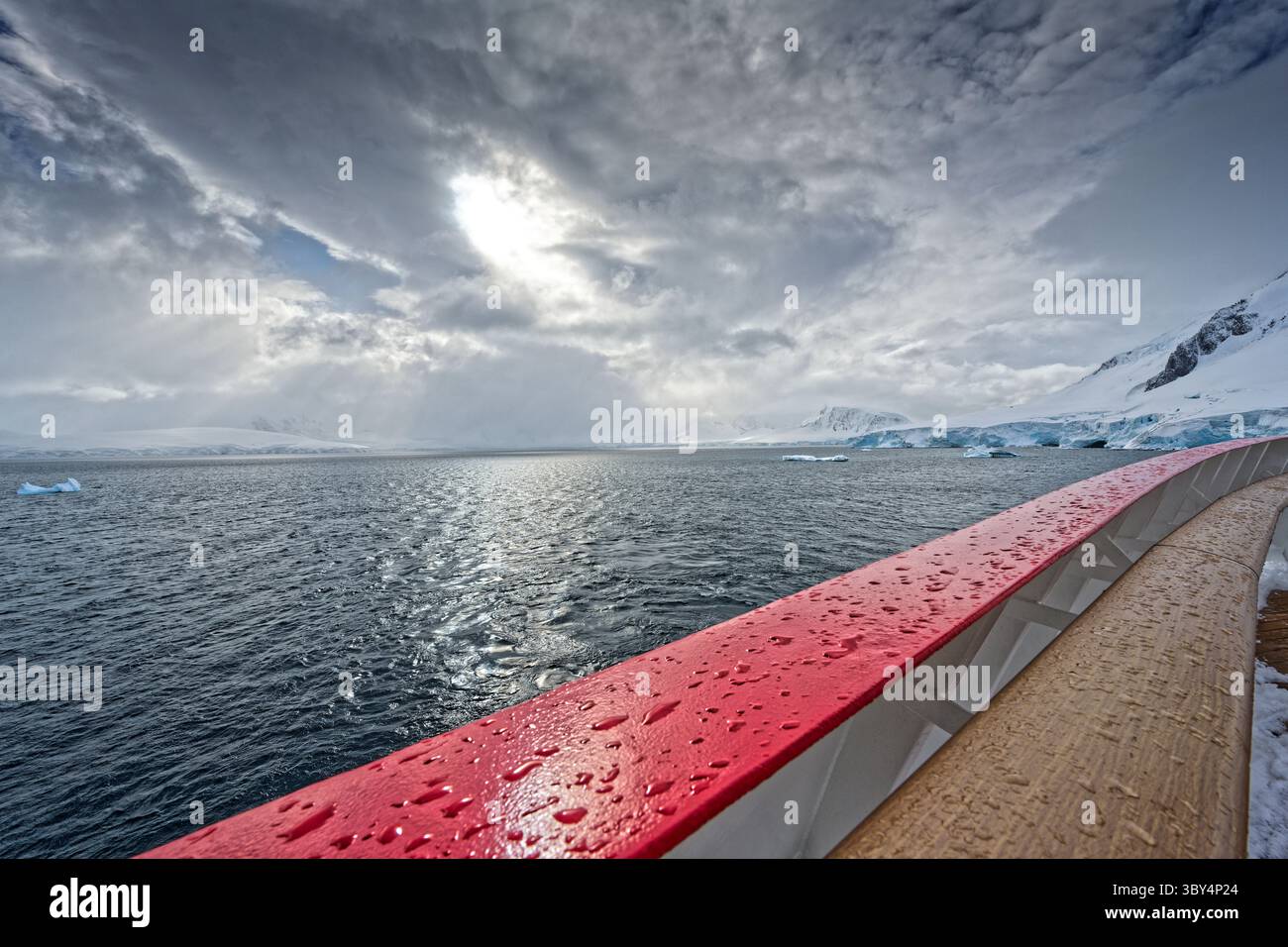 Ringhiera delle navi da crociera, Damoy Point, Dorian Bay, Antartide Foto Stock