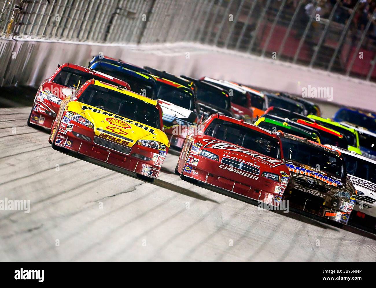 6 settembre 2009: Kevin Harvick guida il gruppo in prima linea durante la gara Pep Boys Auto 500 NASCAR Sprint Cup all'Atlanta Motor Speedway di Hampton, GA. (Immagine di credito: © Walter G. Arce Sr./ZUMA Press Wire) Foto Stock