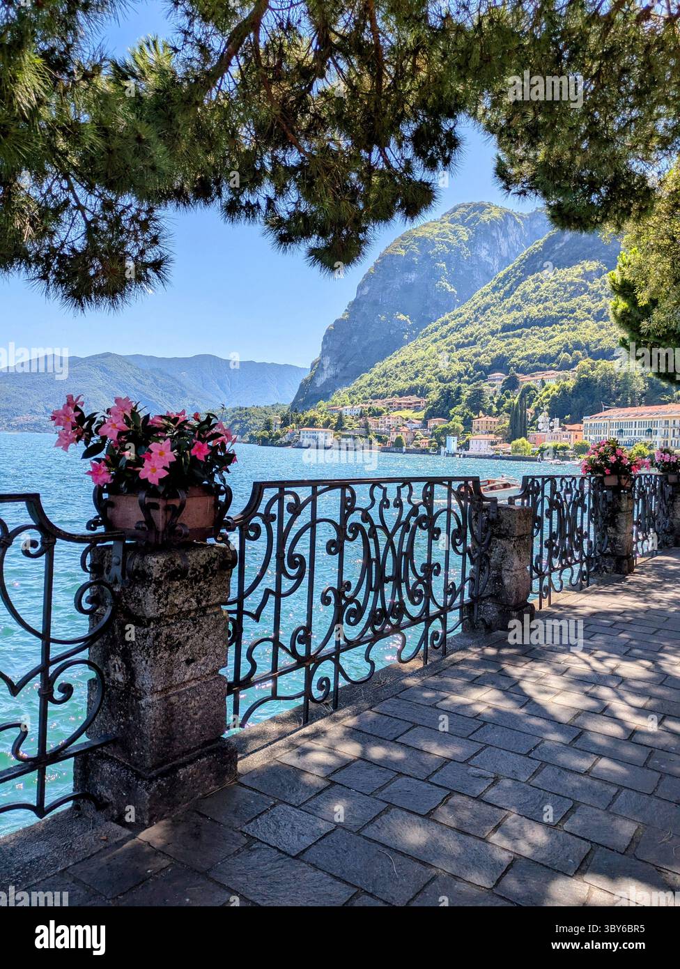 Passeggiata a Menaggio Foto Stock
