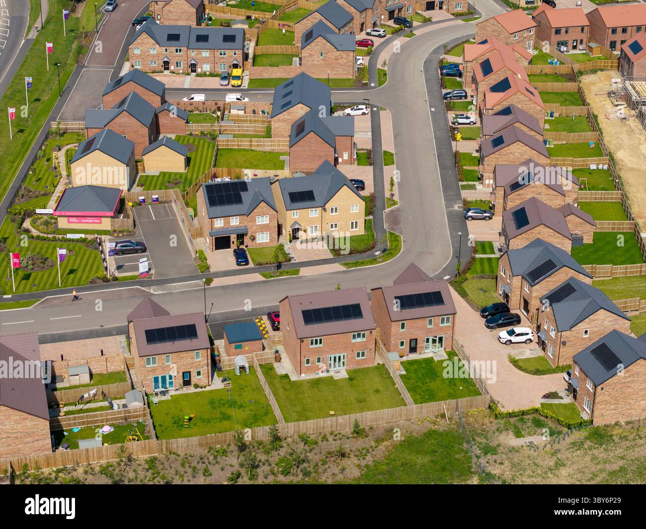 Nuova costruzione immobiliare, tutte case con pannelli solari integrati, Inghilterra Foto Stock