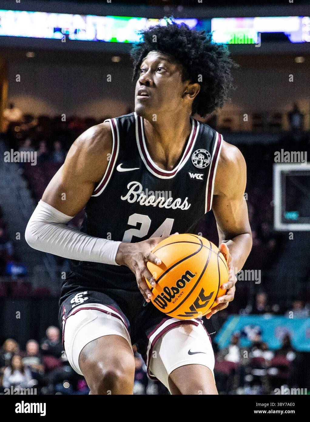7 marzo 2022 Las Vegas, NV, U.S.A. la guardia di Santa Clara Jalen Williams (24) va al basket durante la partita di semifinale del torneo di pallacanestro maschile della NCAA West Coast Conference tra Santa Clara Broncos e i Saint MaryÃ¢â‚¬â„¢'s Gaels. Saint MaryÃ¢â‚¬â„¢ha battuto Santa Clara 75-72 all'Orleans Arena di Las Vegas, Nevada. Thurman James / CSM(immagine di credito: © Thurman James/CSM via ZUMA Press Wire) Foto Stock