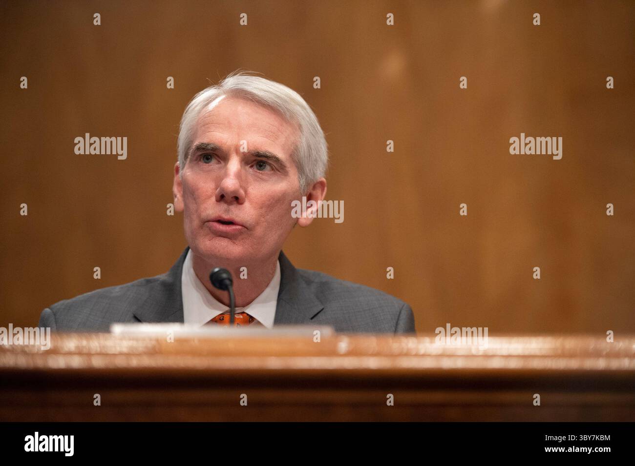 1° febbraio 2022, Washington, District of Columbia, USA: Il senatore degli Stati Uniti Rob Portman (Repubblicano dell'Ohio), membro della classifica, Commissione del Senato degli Stati Uniti per la sicurezza interna e gli affari governativi, parla durante un'audizione per esaminare le candidature di Shalanda D. Young, della Louisiana, come direttore e Nani Coloretti, dalla California, come vice direttore dell'Ufficio di gestione e bilancio presso il Campidoglio degli Stati Uniti a Washington, DC martedì 1 febbraio 2022 (immagine di credito: © Bonnie Cash - Pool tramite CNP/CNP tramite ZUMA Press Wire) Foto Stock