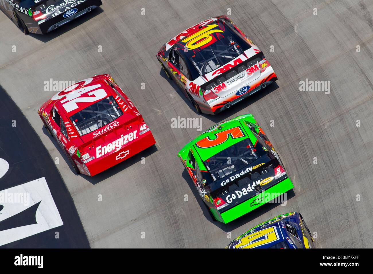 BRISTOL, TN - 20 Mar 2011: Juan Pablo Montoya (42), Greg Biffle (16) e Mark Martin (5) si mettono in pista per la gara di Jeff Byrd 500 al Bristol Motor Speedway di Bristol, TN. (Immagine di credito: © Walter G. Arce Sr./ZUMA Press Wire) Foto Stock