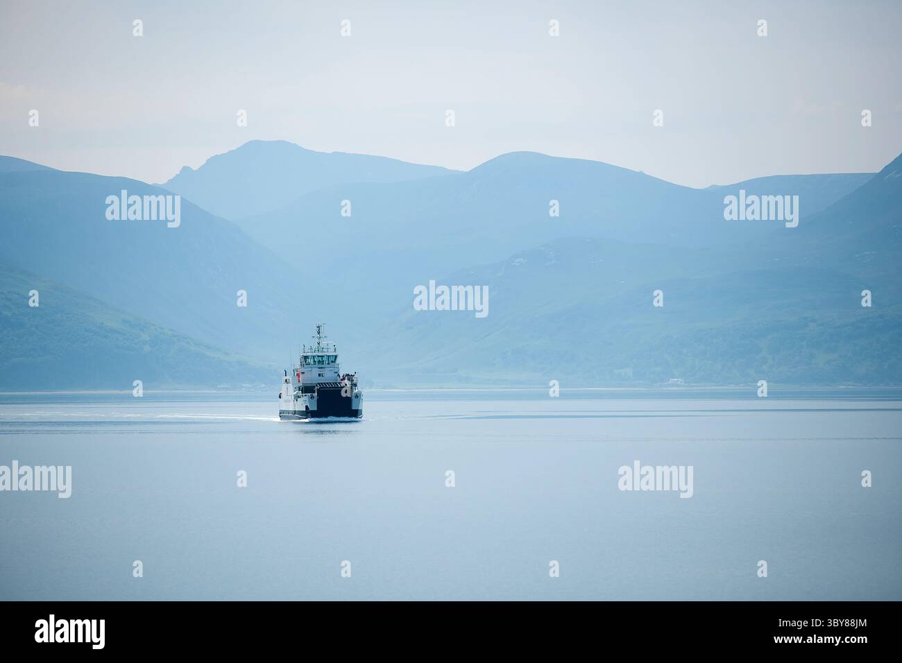 Dall'isola di Arran Lochranza al traghetto per auto e passeggeri di Claonig Foto Stock