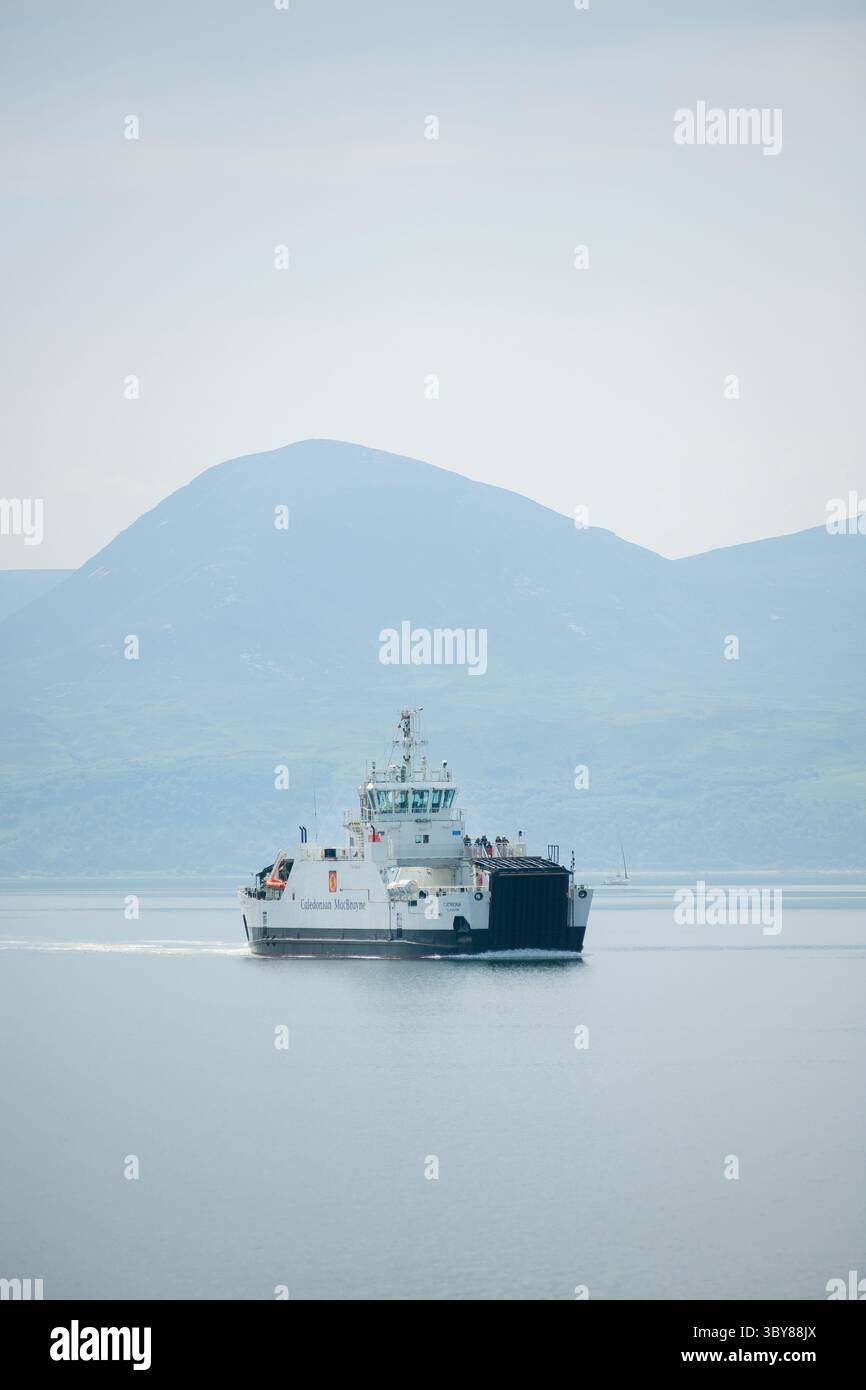 Dall'isola di Arran Lochranza al traghetto per auto e passeggeri di Claonig Foto Stock