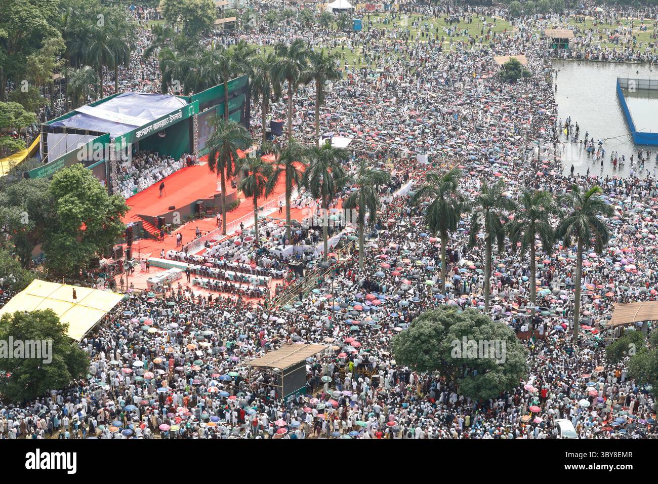 Dhaka, Bangladesh - 19 luglio 2025: Raduno nazionale del Bangladesh Jamaat-e-Islami a Suhrawardy Udyan a Dhaka che richiede sette punti. Foto Stock