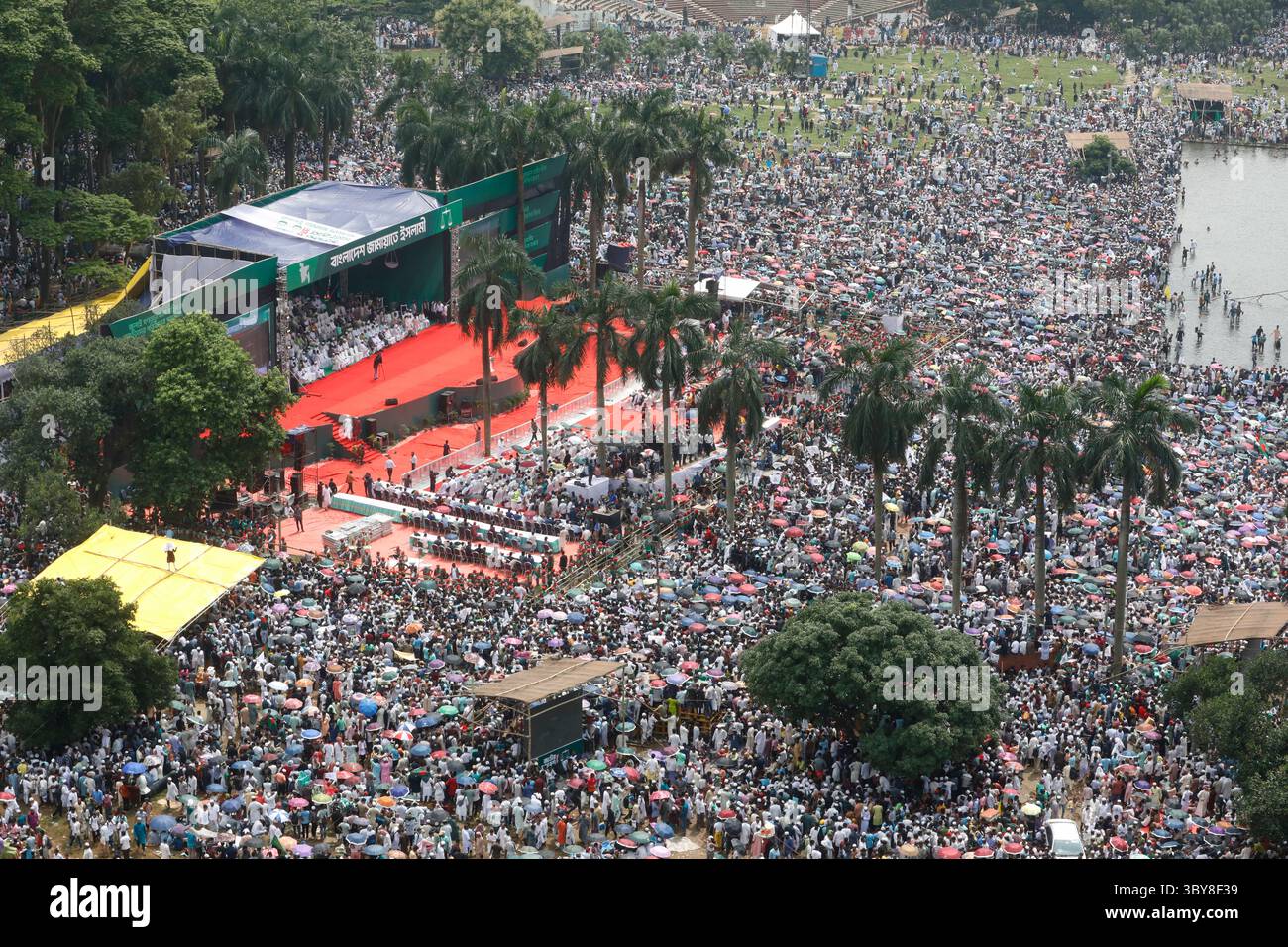 Dhaka, Bangladesh - 19 luglio 2025: Raduno nazionale del Bangladesh Jamaat-e-Islami a Suhrawardy Udyan a Dhaka che richiede sette punti. Foto Stock