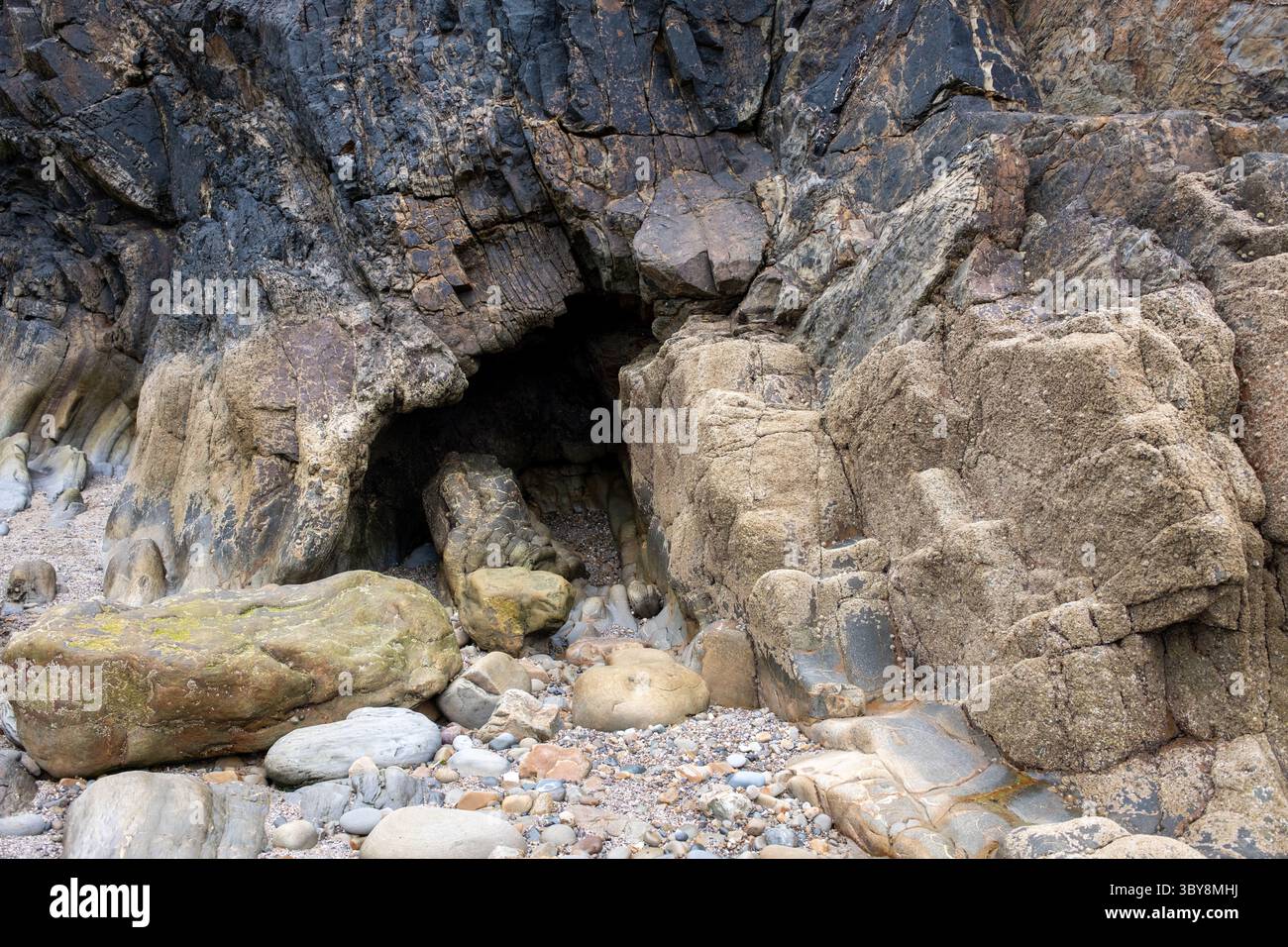 Formazioni rocciose sulla spiaggia di Little Haven nel Pembrokeshire Galles occidentale Regno Unito Foto Stock