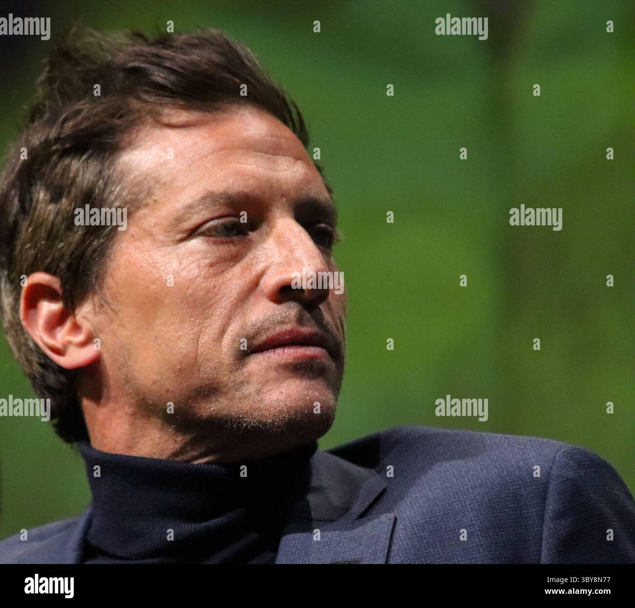 5 marzo 2022, Santa Barbara, CA, USA: Simon Rex riceve il prestigioso Virtuoso Award al 37° Santa Barbara International Film Festival, tenutosi all'Arlington Theater il 5 marzo 2022. Il premio viene assegnato ad attori che mostrano grandi promesse e per aver raggiunto performance rivoluzionarie. (Immagine di credito: © Amy Katz/ZUMA Press Wire) Foto Stock