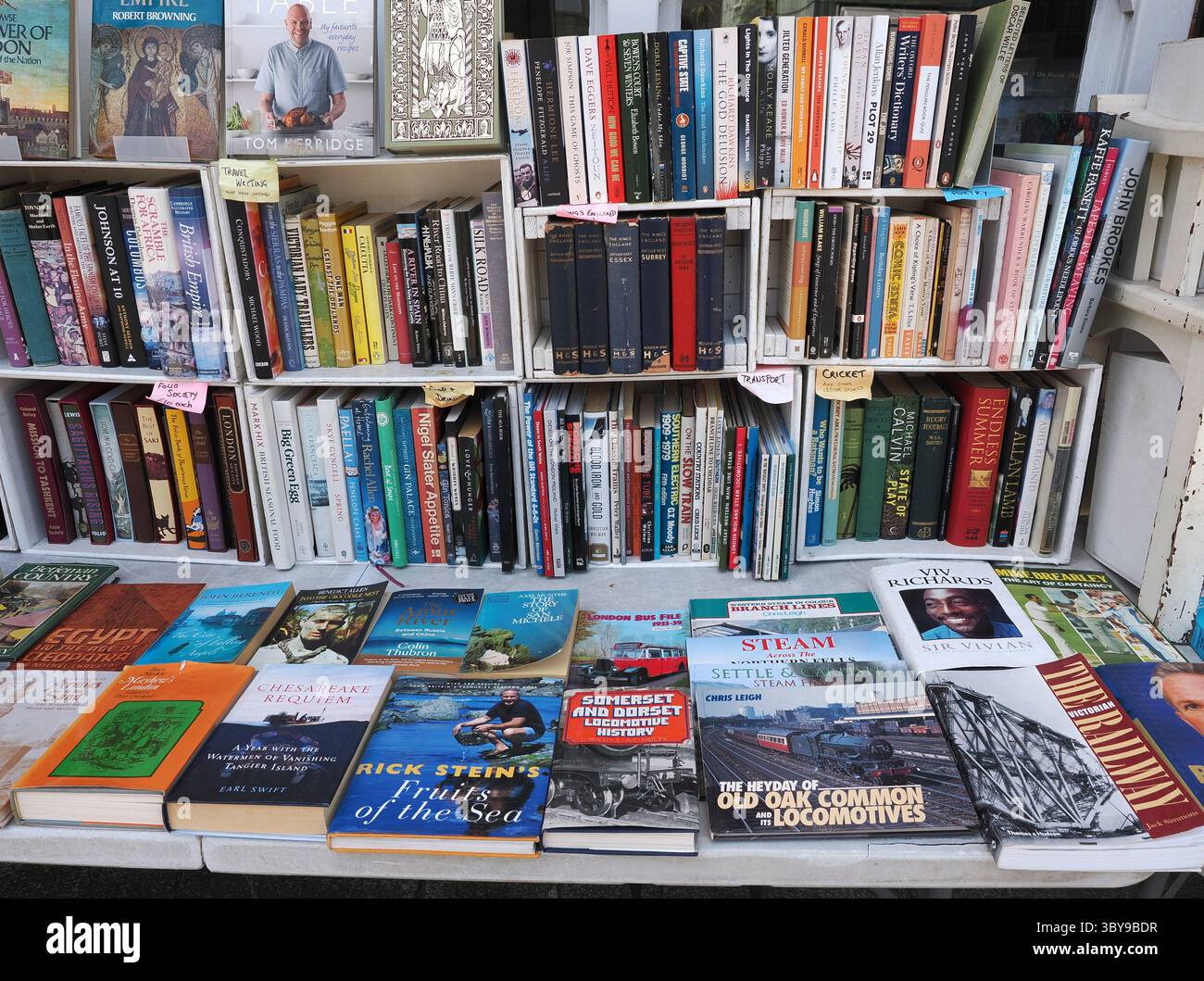 Prenota al Bridport Street Market, Dorset, Regno Unito Foto Stock