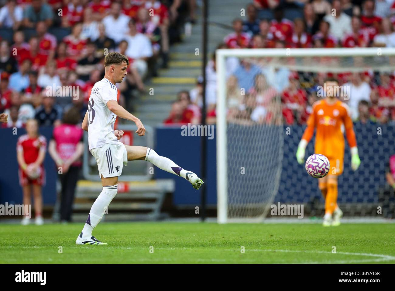 Stoccolma, Svezia. 19 luglio 2025. Il centrocampista del Manchester United Jack Fletcher (38) durante l'amichevole di pre-stagione tra Manchester United FC e Leeds United FC alla Strawberry Arena di Stoccolma, Svezia il 19 luglio 2025 Credit: Phil Duncan/Every Second Media Credit: Every Second Media/Alamy Live News Foto Stock