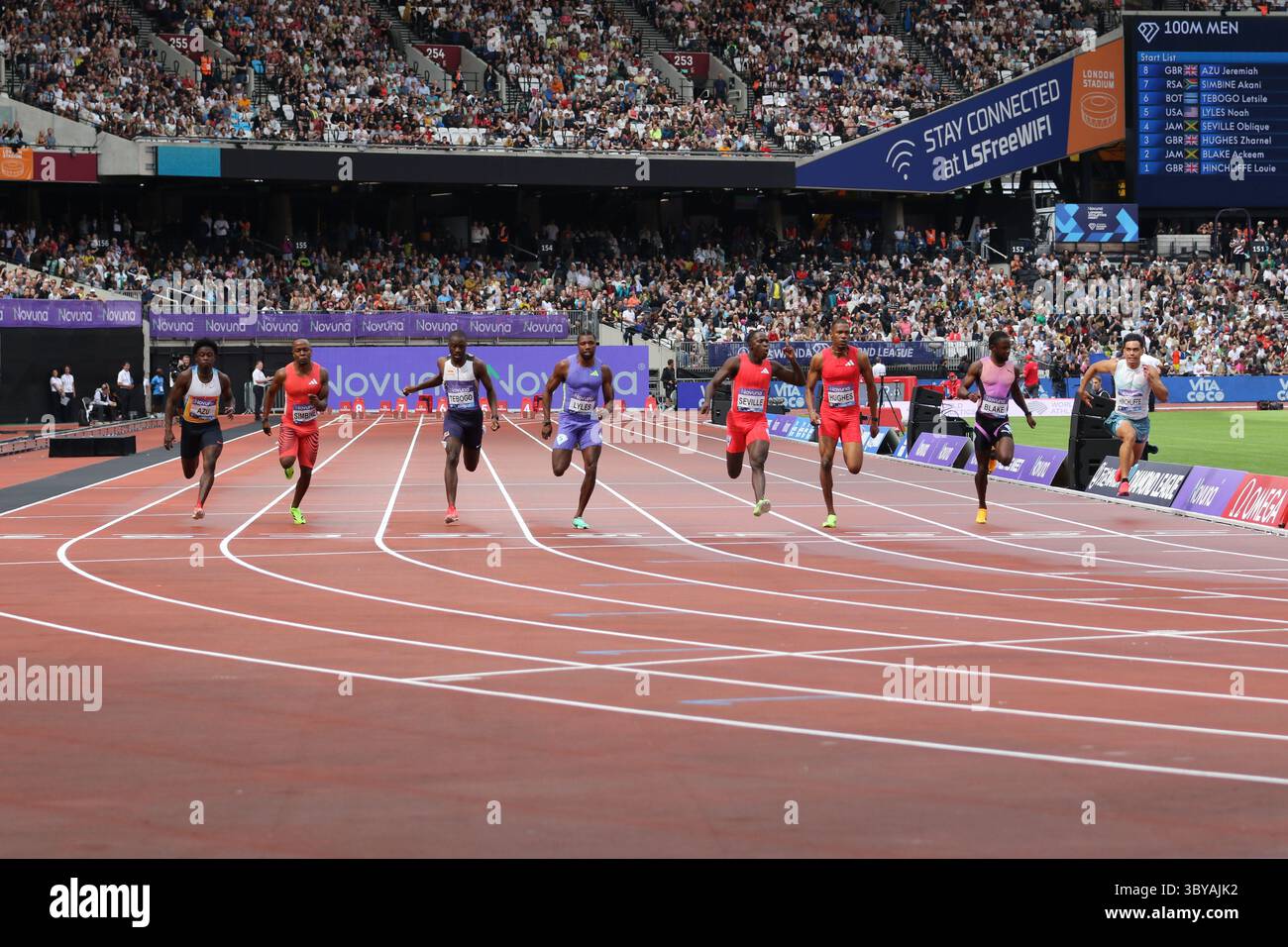Londra, Regno Unito. 19 luglio 2025. L'atletica Diamond League arriva al London Stadium mentre alcuni dei migliori atleti del mondo si sfidano di fronte a una folla tutto esaurito. Oblique Seville vince gli uomini a 100 m di vantaggio su Noah Lyles. Credito: Vista orientale/Alamy Live News Foto Stock