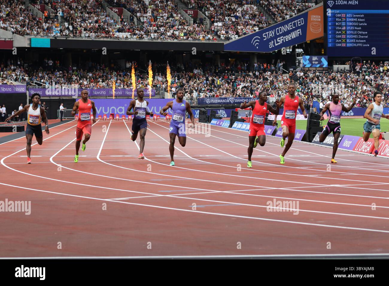 Londra, Regno Unito. 19 luglio 2025. L'atletica Diamond League arriva al London Stadium mentre alcuni dei migliori atleti del mondo si sfidano di fronte a una folla tutto esaurito. Oblique Seville vince gli uomini a 100 m di vantaggio su Noah Lyles. Credito: Vista orientale/Alamy Live News Foto Stock