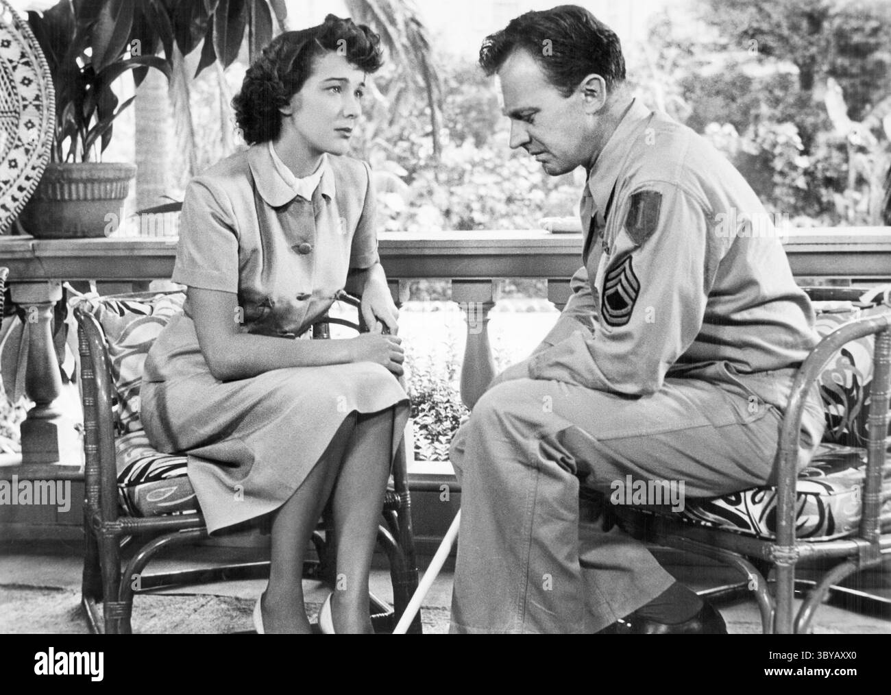 20 luglio 2020, Stati Uniti: Julie Adams, Arthur Kennedy, sul set del film, ''Bright Victory'', Universal Pictures, 1951 (Credit Image: © JT Vintage/Glasshouse via ZUMA Press Wire) Foto Stock